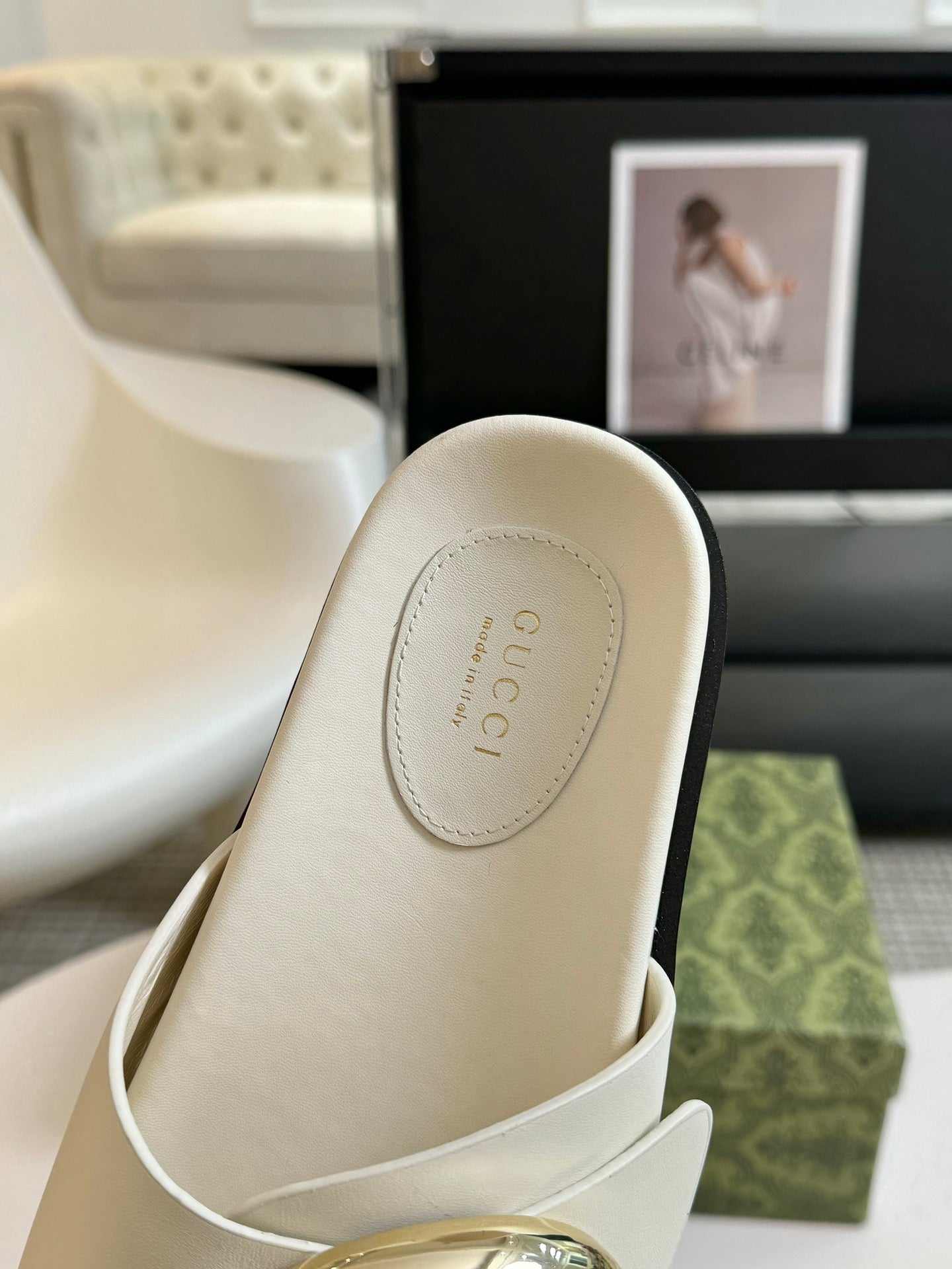 GUCCI WOMEN'S SLIPPER IN WHITE CALFSKIN WITH GOLD HARDWARE