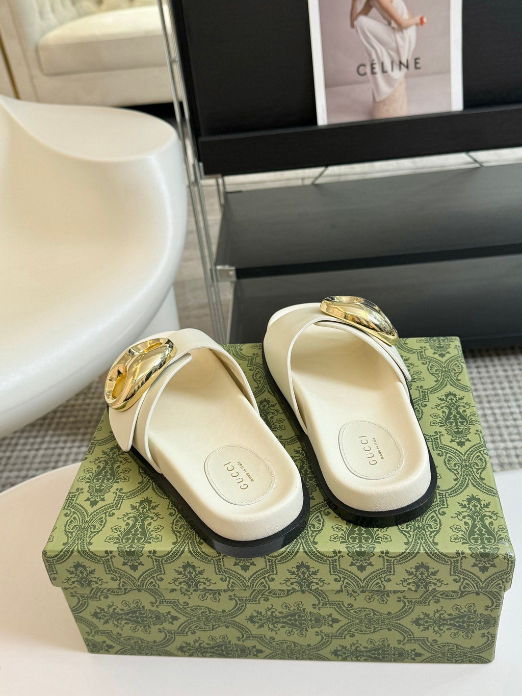 GUCCI WOMEN'S SLIPPER IN WHITE CALFSKIN WITH GOLD HARDWARE