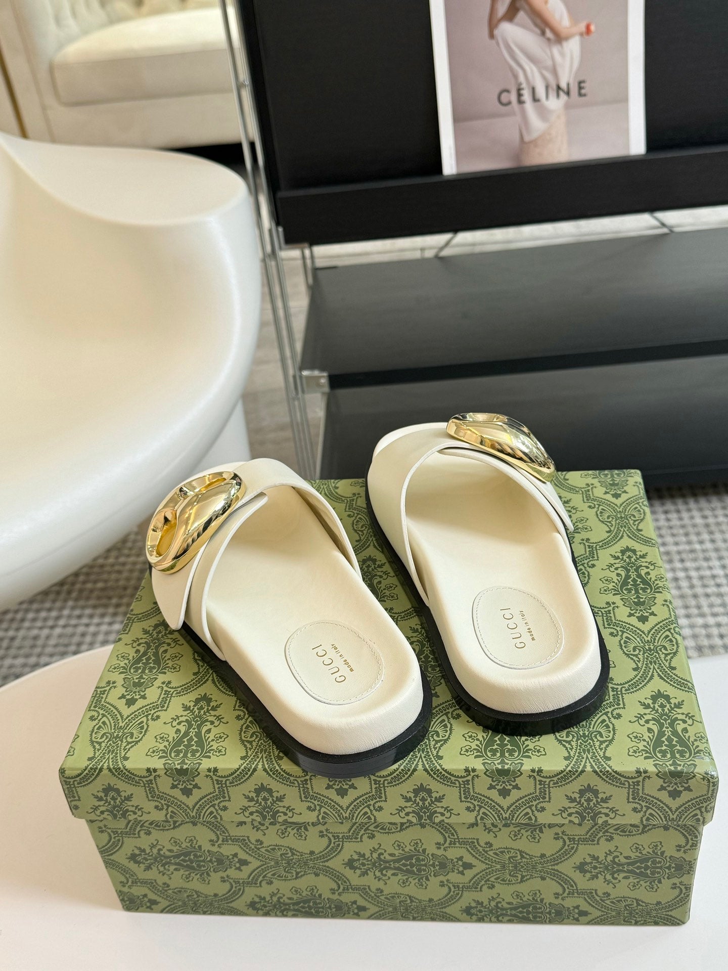 GUCCI WOMEN'S SLIPPER IN WHITE CALFSKIN WITH GOLD HARDWARE