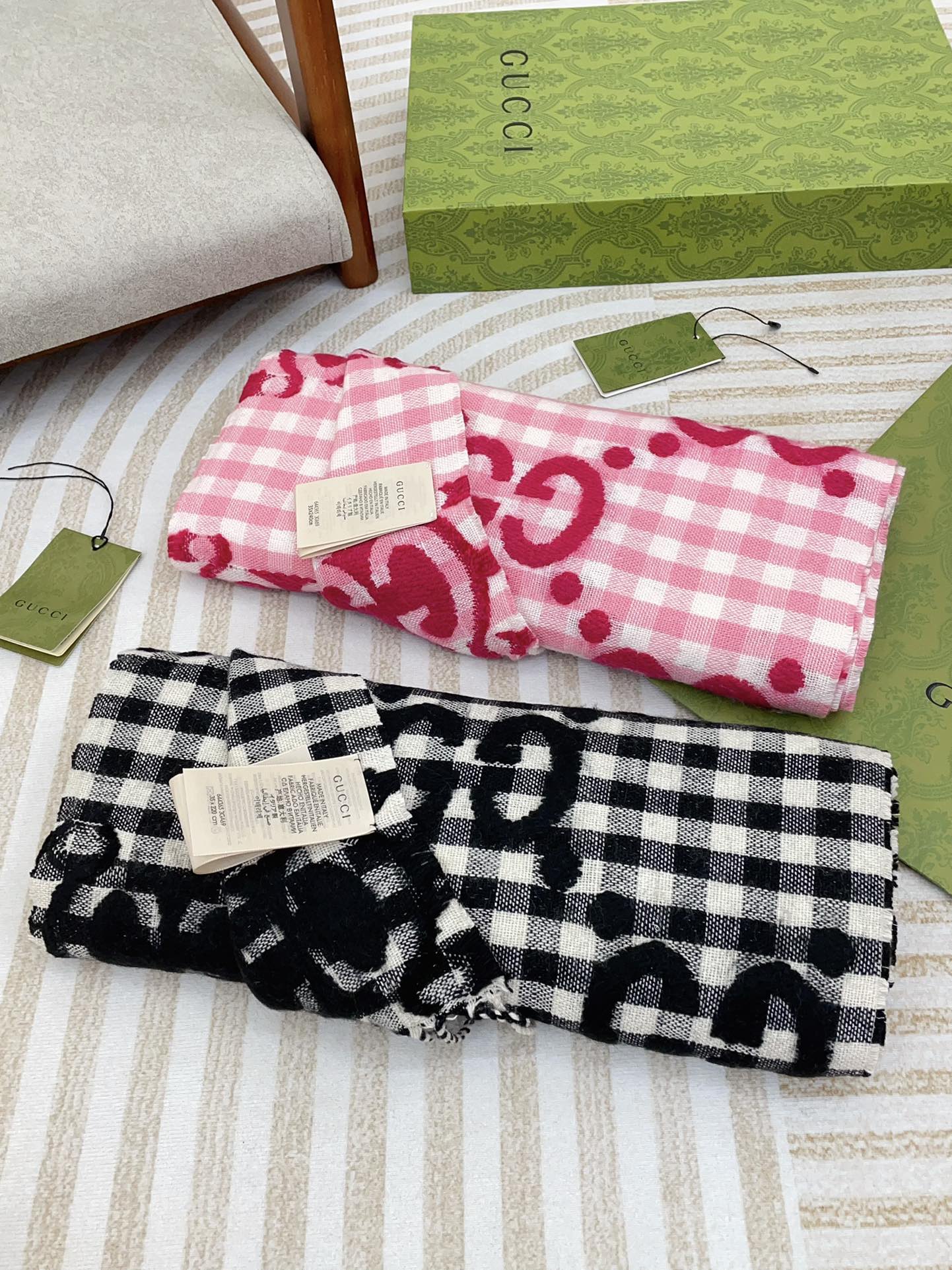 GUCCI SCARF 220 CM IN BLACK MIX WHITE WOOL 401165