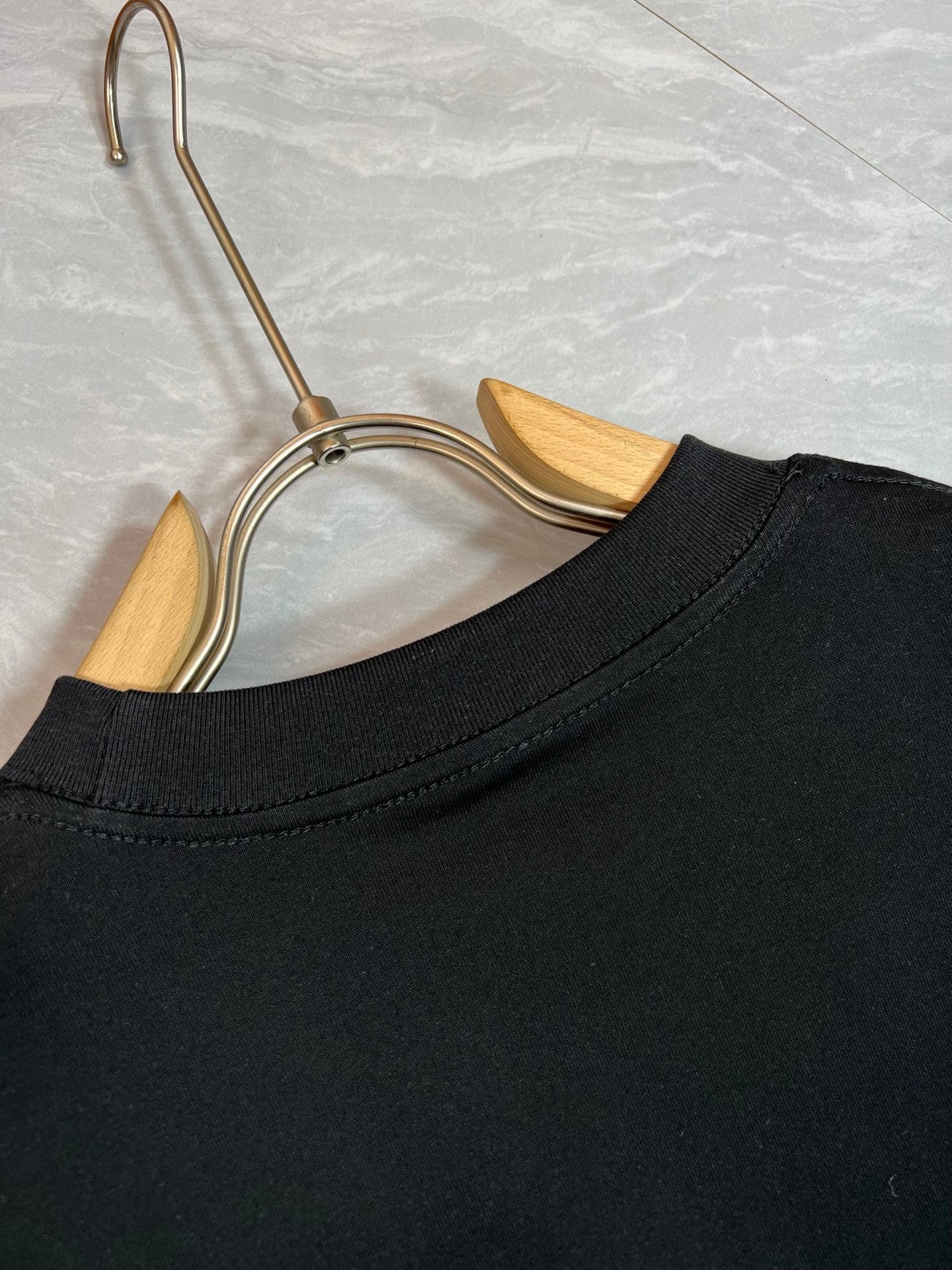 LOUIS VUITTON LV T-SHIRT IN BLACK PURE COTTON COLORFUL LOGO 238924