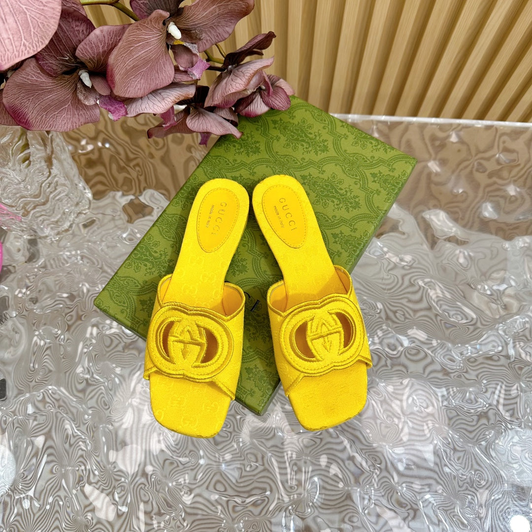 GUCCI WOMEN'S INTERLOCKING G SLIDE SANDAL LEMON CANVAS