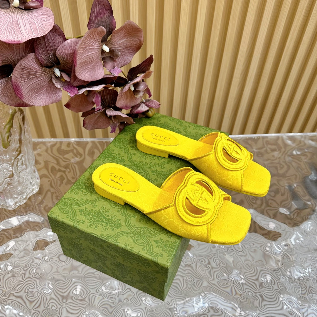 GUCCI WOMEN'S INTERLOCKING G SLIDE SANDAL LEMON CANVAS