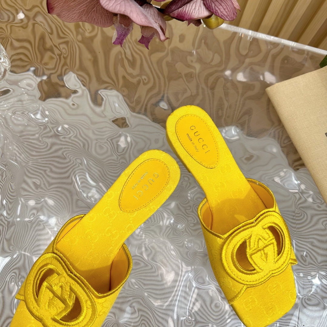 GUCCI WOMEN'S INTERLOCKING G SLIDE SANDAL LEMON CANVAS