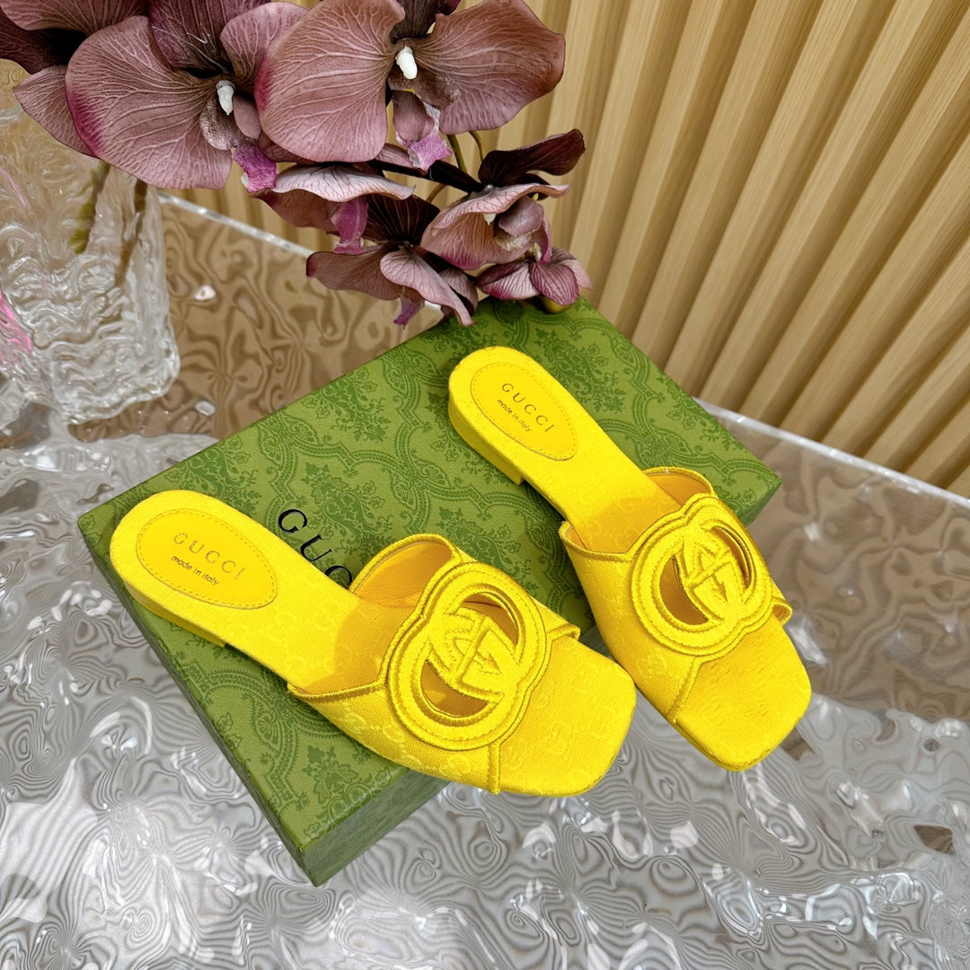 GUCCI WOMEN'S INTERLOCKING G SLIDE SANDAL LEMON CANVAS