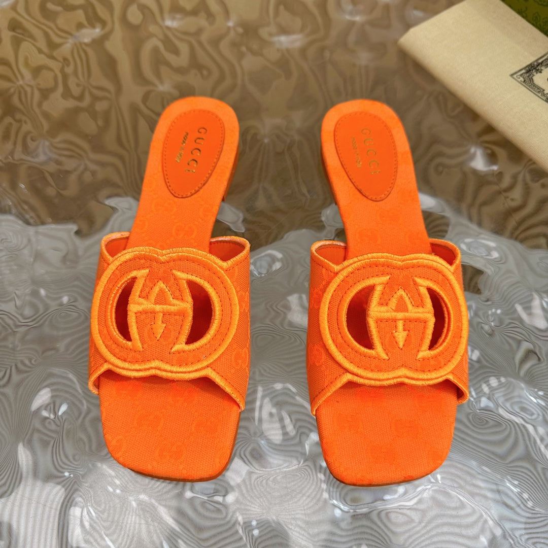 GUCCI WOMEN'S INTERLOCKING G SLIDE SANDAL TIGER CANVAS