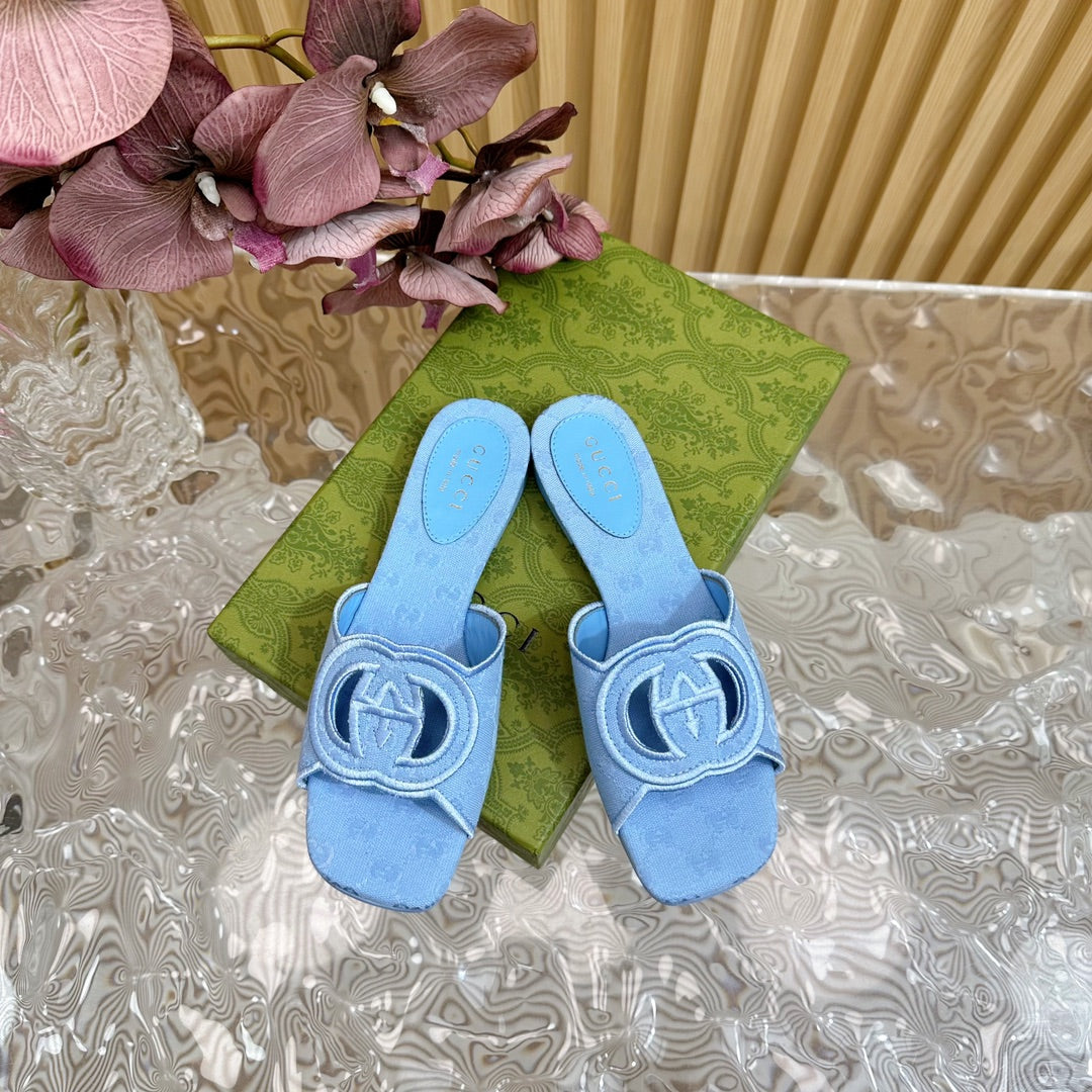 GUCCI WOMEN'S INTERLOCKING G SLIDE SANDAL SKY CANVAS