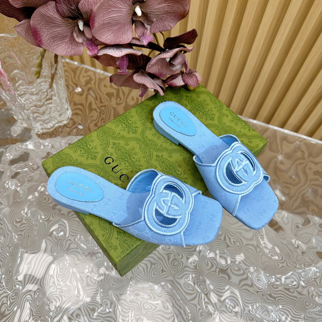 GUCCI WOMEN'S INTERLOCKING G SLIDE SANDAL SKY CANVAS