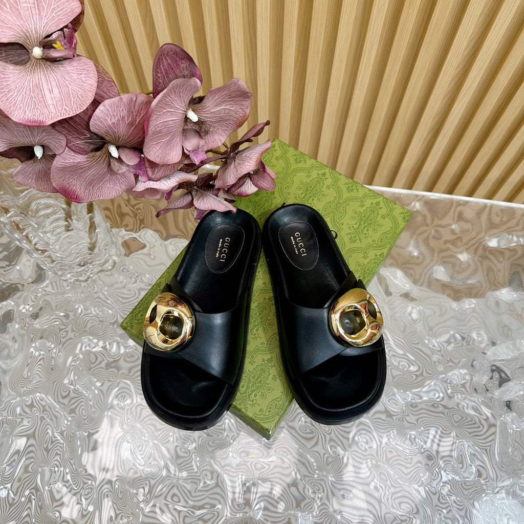 GUCCI WOMEN'S SLIPPER IN BLACK CALFSKIN WITH GOLD HARDWARE