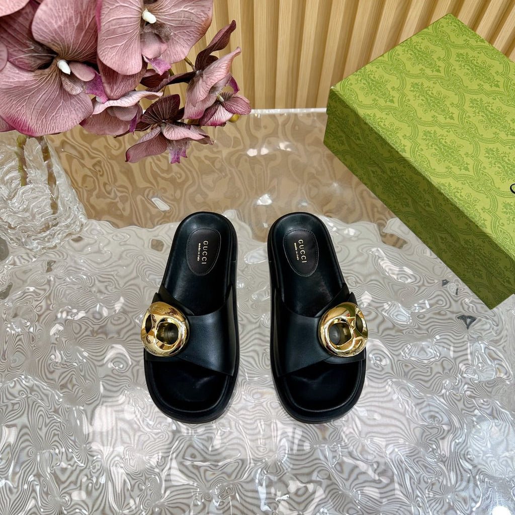 GUCCI WOMEN'S SLIPPER IN BLACK CALFSKIN WITH GOLD HARDWARE