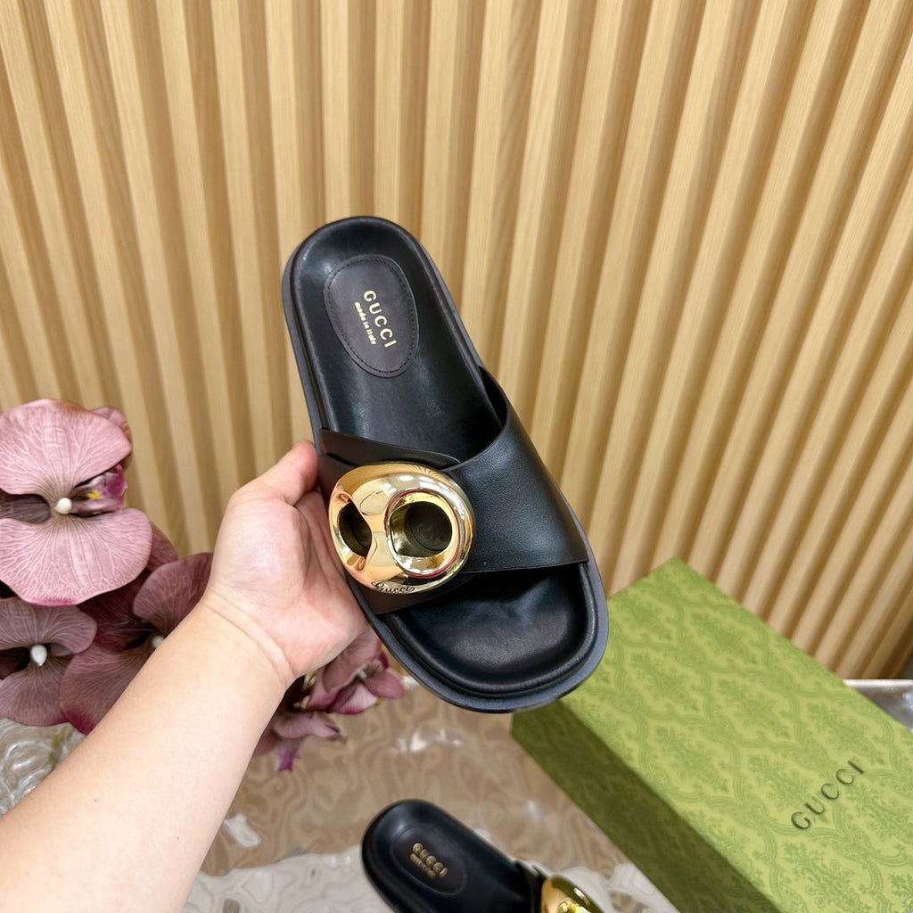 GUCCI WOMEN'S SLIPPER IN BLACK CALFSKIN WITH GOLD HARDWARE