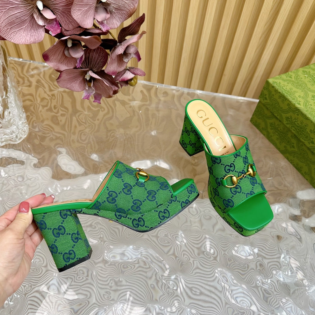 GUCCI HORSEBIT SLIDE SANDAL IN FOREST GREEN MONOGRAM CANVAS AND SHEEPSKIN LINING