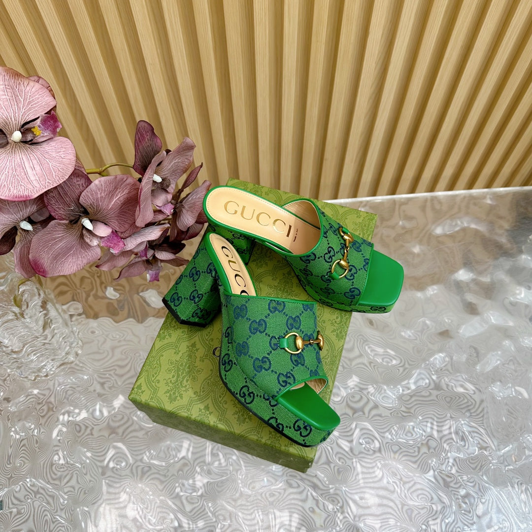GUCCI HORSEBIT SLIDE SANDAL IN FOREST GREEN MONOGRAM CANVAS AND SHEEPSKIN LINING