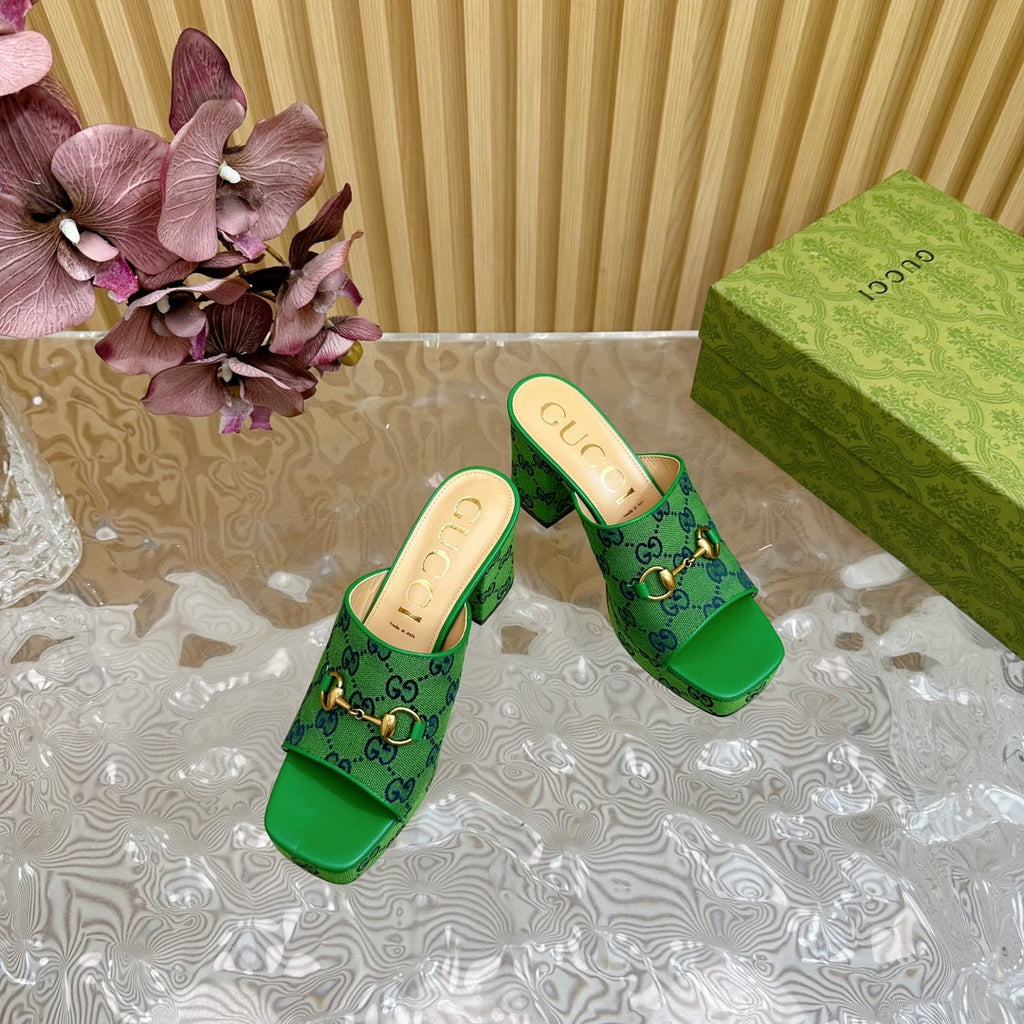 GUCCI HORSEBIT SLIDE SANDAL IN FOREST GREEN MONOGRAM CANVAS AND SHEEPSKIN LINING
