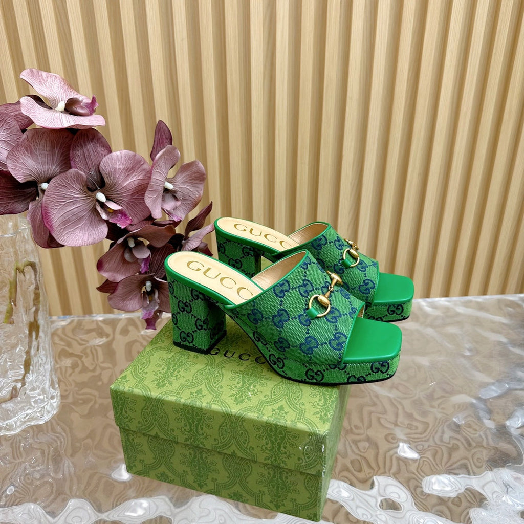 GUCCI HORSEBIT SLIDE SANDAL IN FOREST GREEN MONOGRAM CANVAS AND SHEEPSKIN LINING