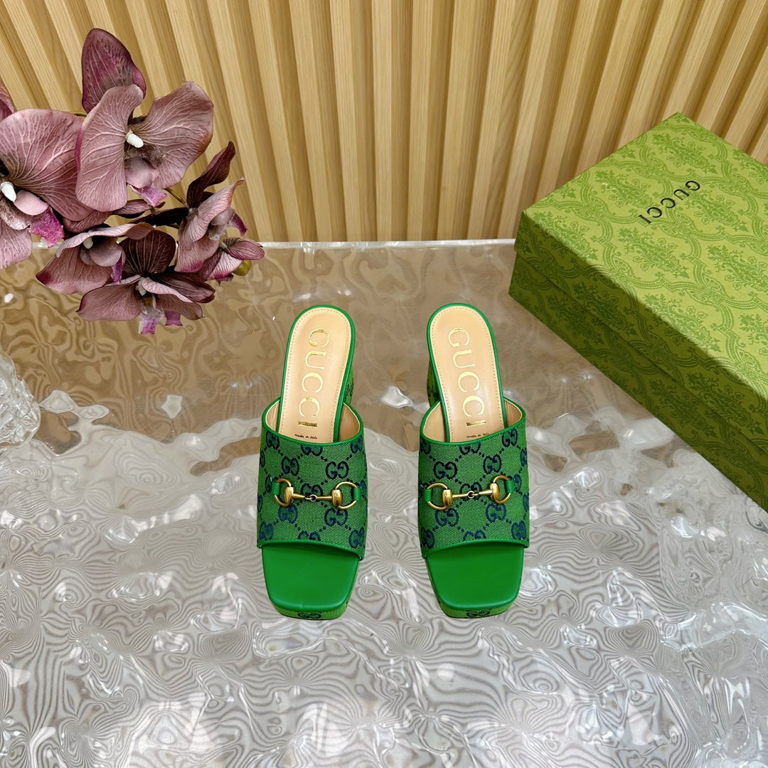GUCCI HORSEBIT SLIDE SANDAL IN FOREST GREEN MONOGRAM CANVAS AND SHEEPSKIN LINING