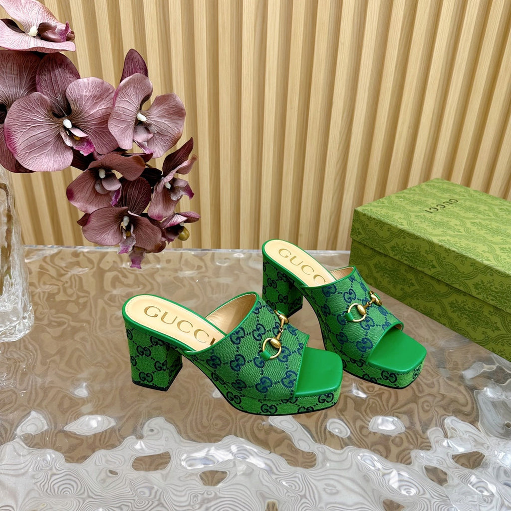 GUCCI HORSEBIT SLIDE SANDAL IN FOREST GREEN MONOGRAM CANVAS AND SHEEPSKIN LINING