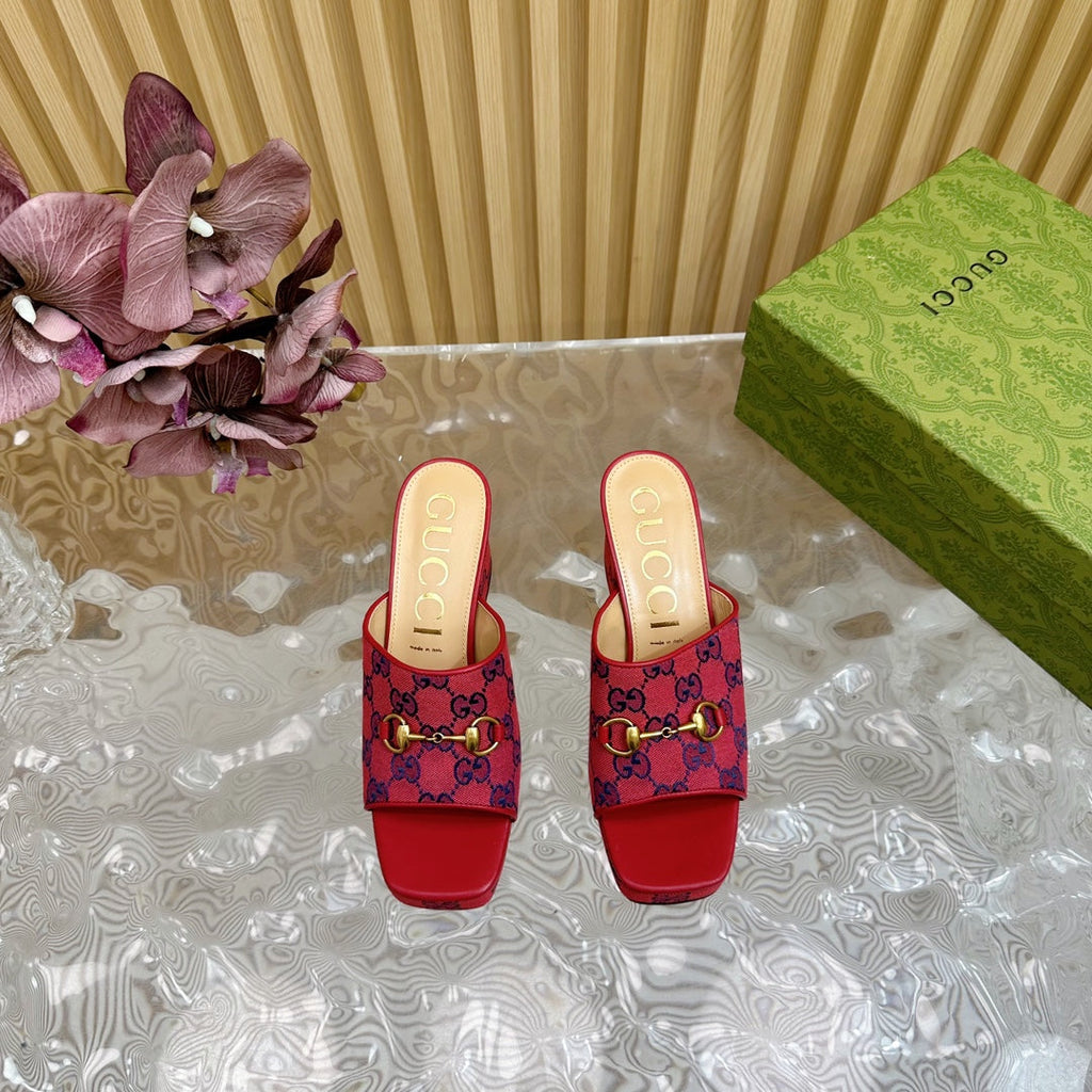 GUCCI HORSEBIT SLIDE SANDAL IN RED MONOGRAM CANVAS AND SHEEPSKIN LINING