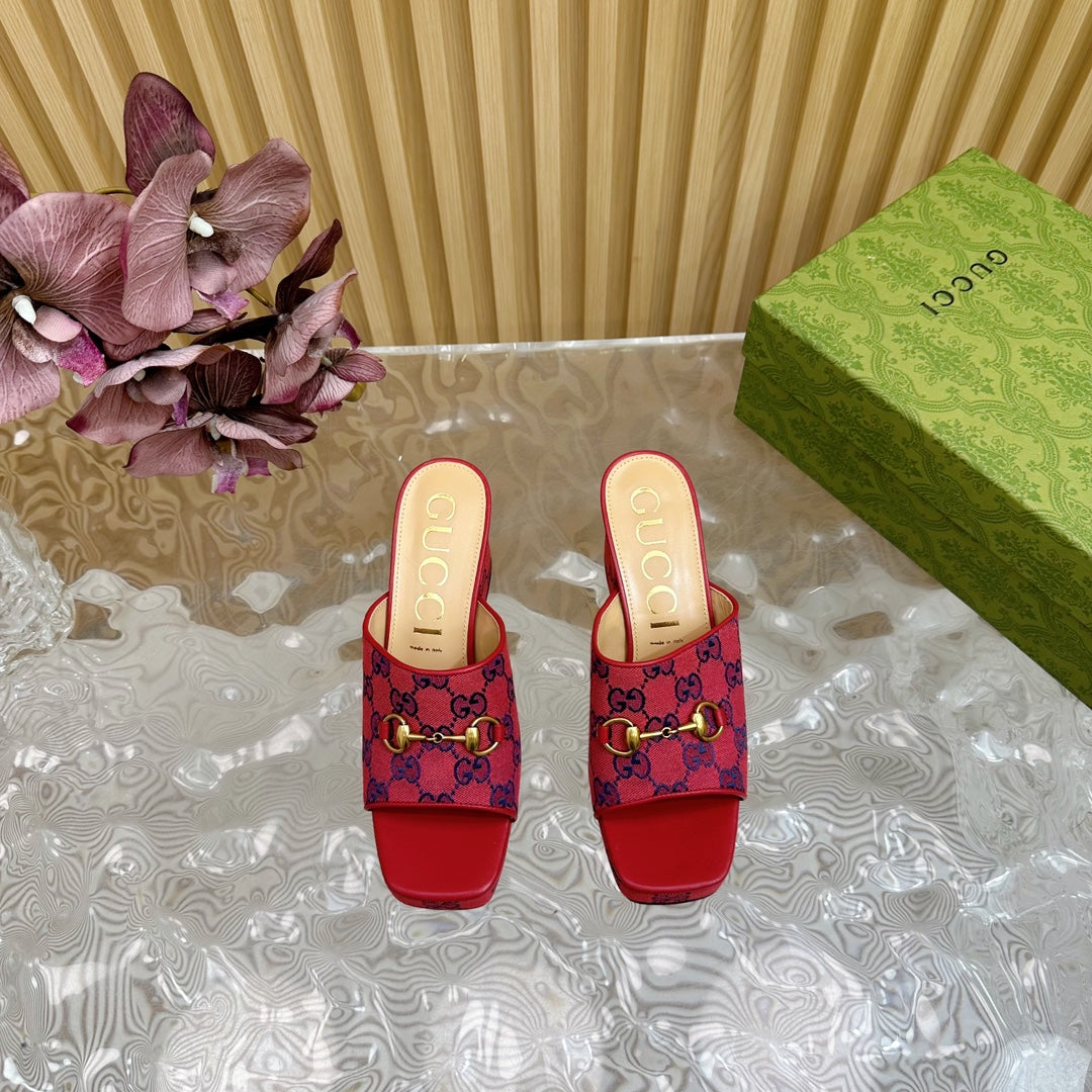 GUCCI HORSEBIT SLIDE SANDAL IN RED MONOGRAM CANVAS AND SHEEPSKIN LINING