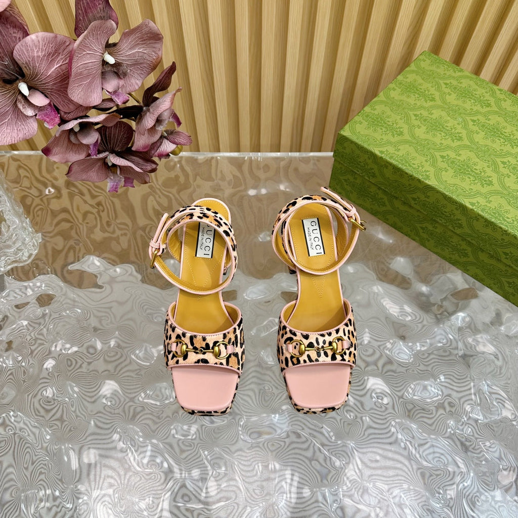 GUCCI HORSEBIT HIGH-HEEL SANDAL WITH LEOPARD PRINT IN LIGHT PINK VELVET AND CALFSKIN LINING
