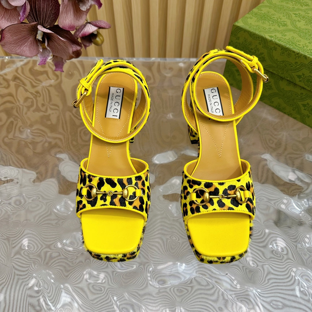 GUCCI HORSEBIT HIGH-HEEL SANDAL WITH LEOPARD PRINT IN BRIGHT YELLOW VELVET AND CALFSKIN LINING