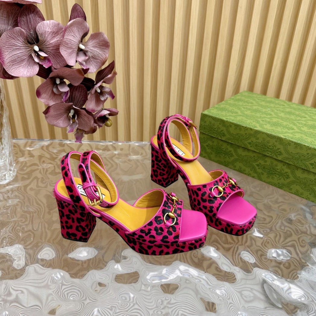 GUCCI HORSEBIT HIGH-HEEL SANDAL WITH LEOPARD PRINT IN MAGENTA PINK VELVET AND CALFSKIN LINING