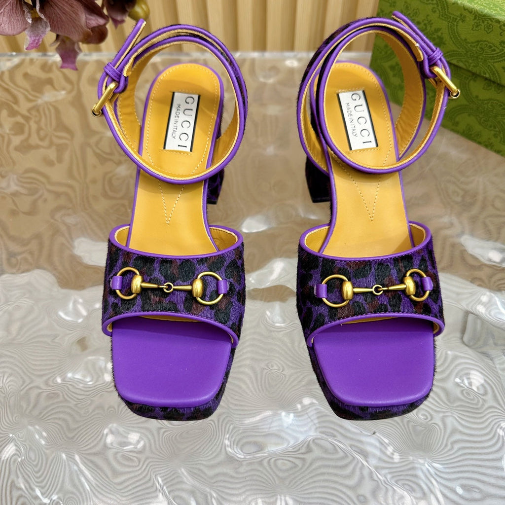 GUCCI HORSEBIT HIGH-HEEL SANDAL WITH LEOPARD PRINT IN PURPLE VELVET AND CALFSKIN LINING
