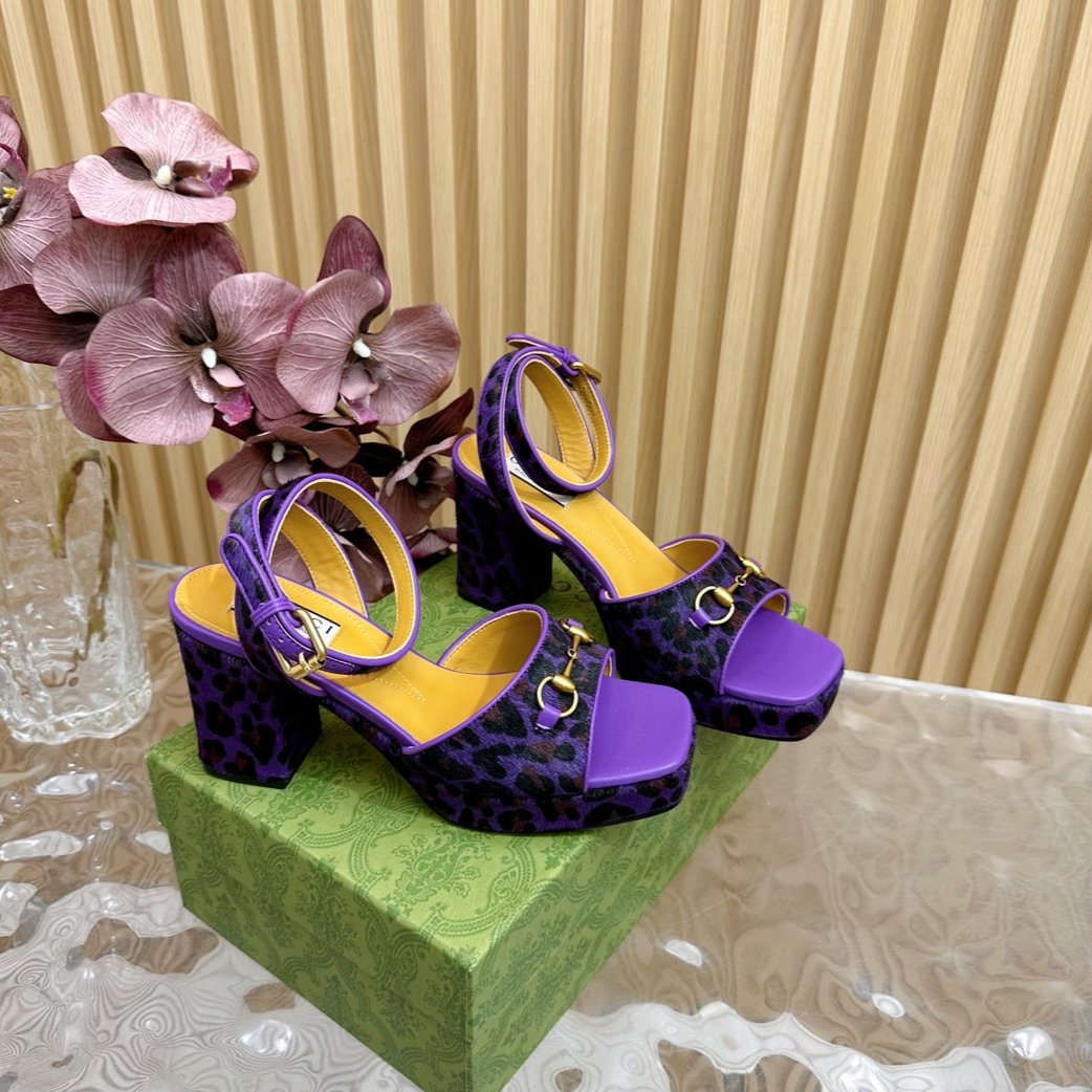 GUCCI HORSEBIT HIGH-HEEL SANDAL WITH LEOPARD PRINT IN PURPLE VELVET AND CALFSKIN LINING