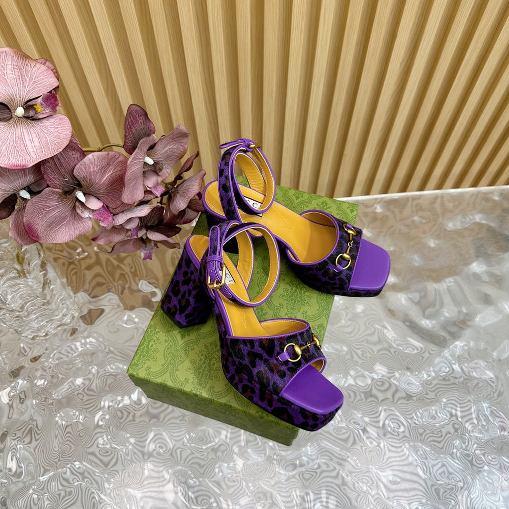 GUCCI HORSEBIT HIGH-HEEL SANDAL WITH LEOPARD PRINT IN PURPLE VELVET AND CALFSKIN LINING