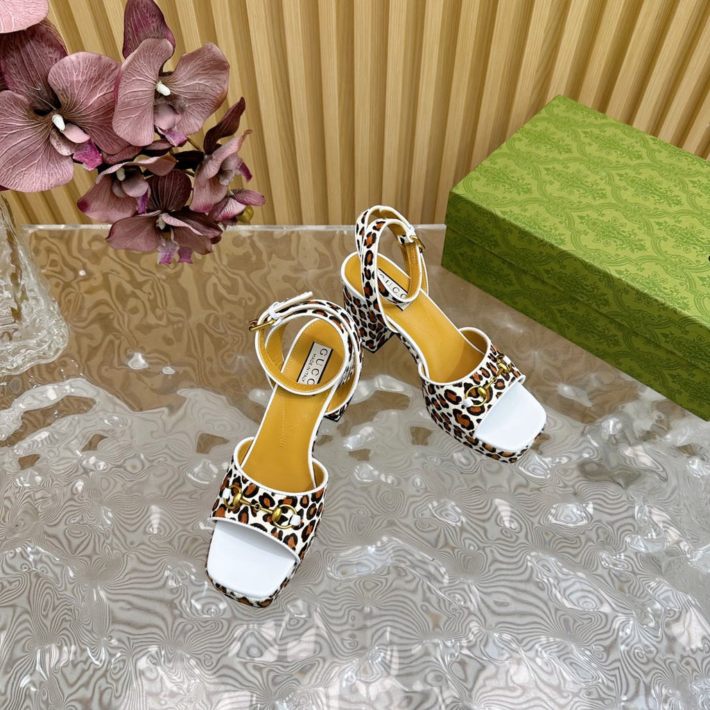 GUCCI HORSEBIT HIGH-HEEL SANDAL WITH LEOPARD PRINT IN WHITE VELVET AND CALFSKIN LINING