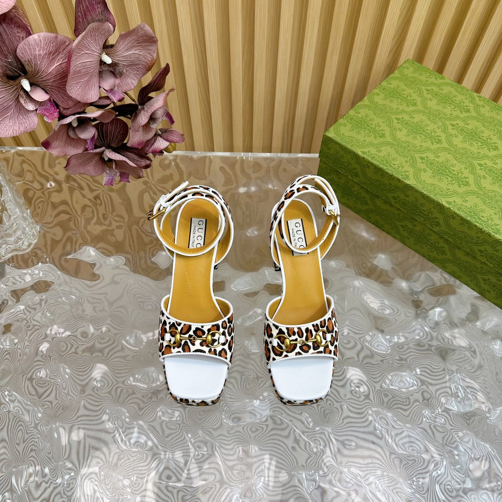 GUCCI HORSEBIT HIGH-HEEL SANDAL WITH LEOPARD PRINT IN WHITE VELVET AND CALFSKIN LINING