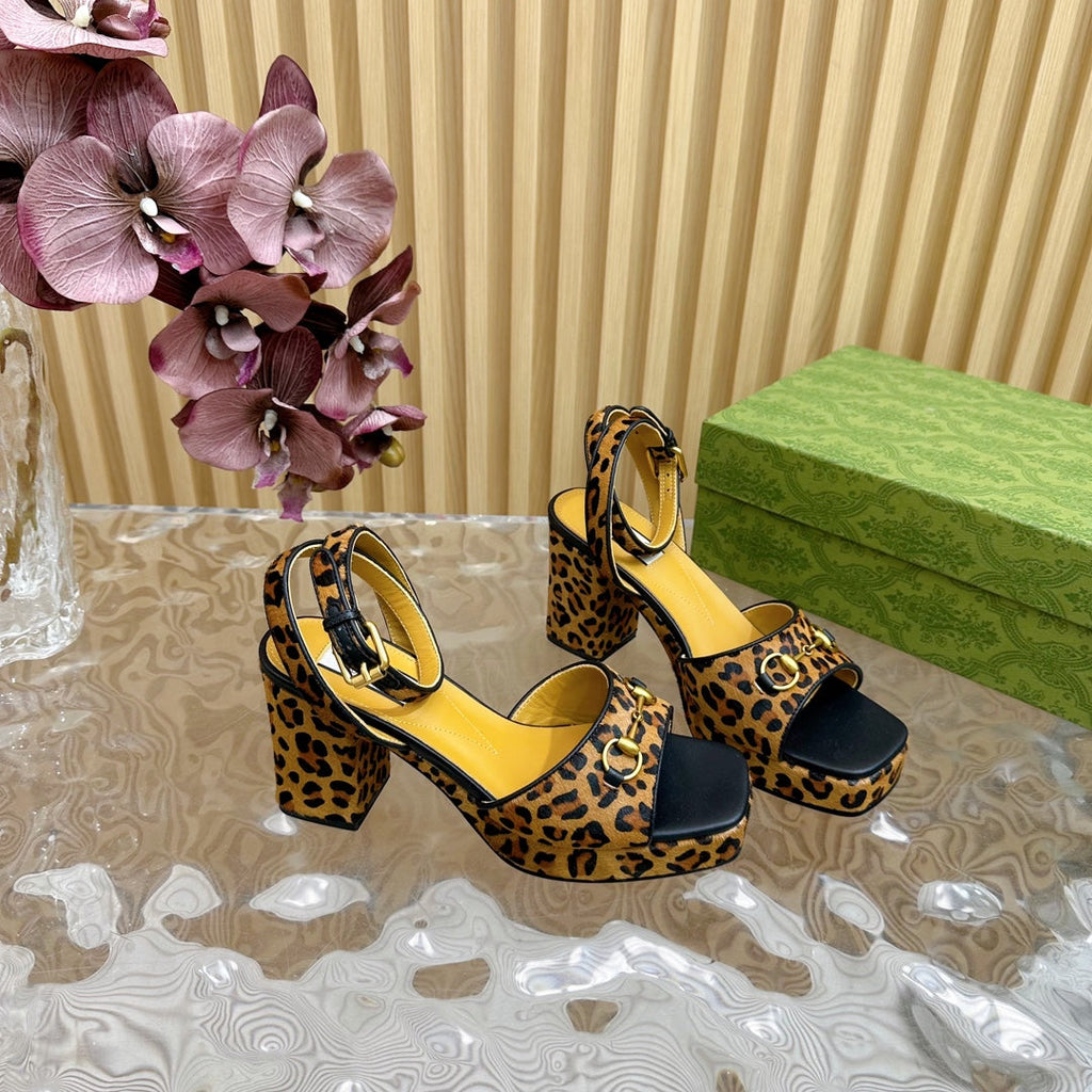 GUCCI HORSEBIT HIGH-HEEL SANDAL WITH LEOPARD PRINT IN PEANUT BROWN VELVET AND CALFSKIN LINING