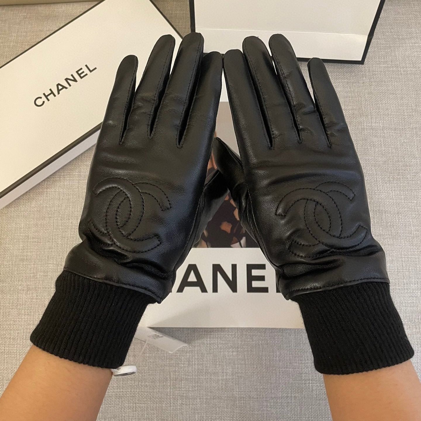 CHANEL GLOVES IN BLACK SHEEPSKIN 463849