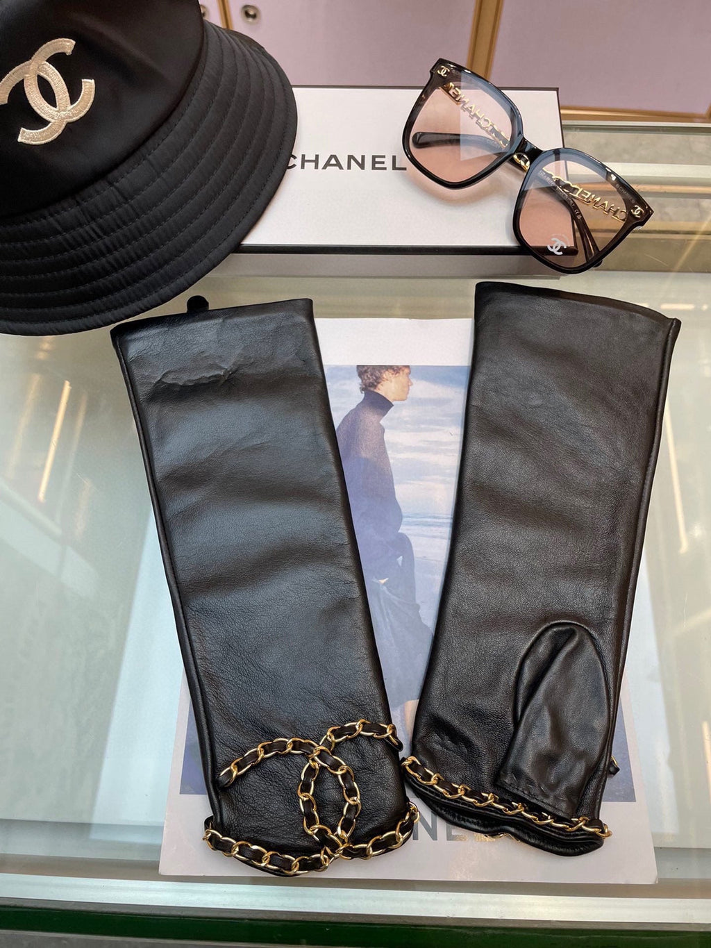 CHANEL FINGERNESS GLOVES IN BLACK LAMBSKIN 465053