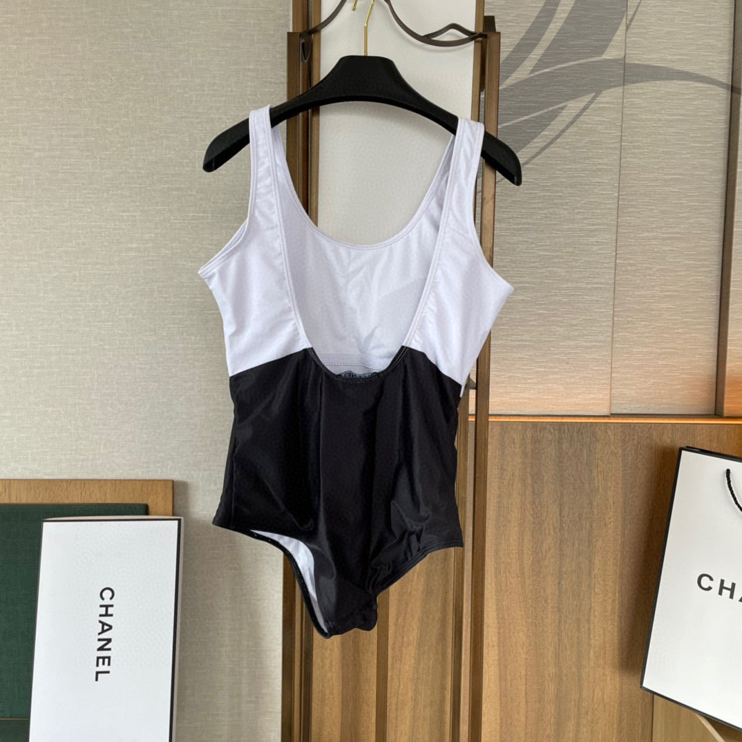 CHANEL BIKINI SWIMSUIT SET IN BLACK AND WHITE 613717