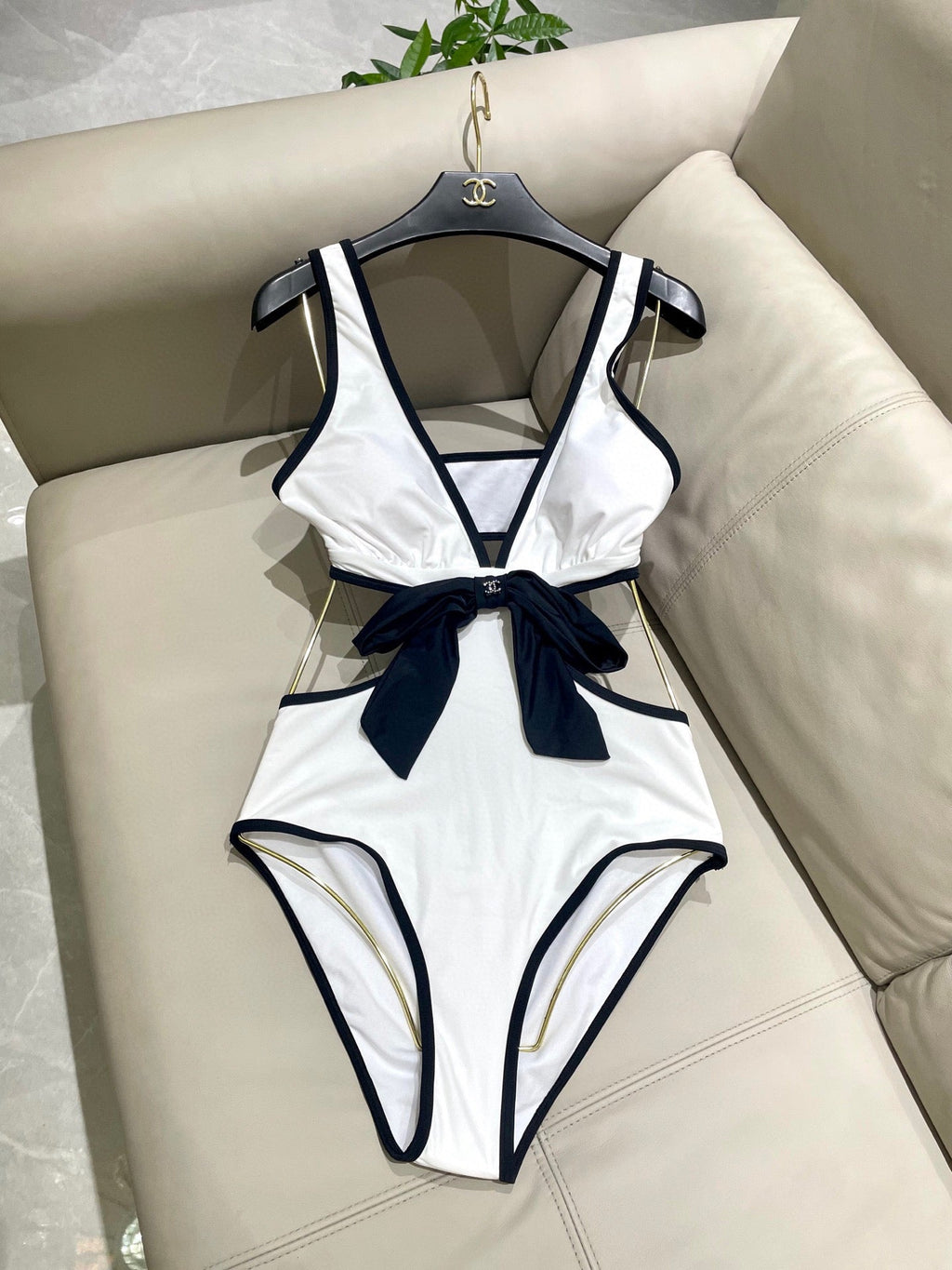 CHANEL BIKINI SWIMSUIT SET IN WHITE AND BOW BLACK 622186