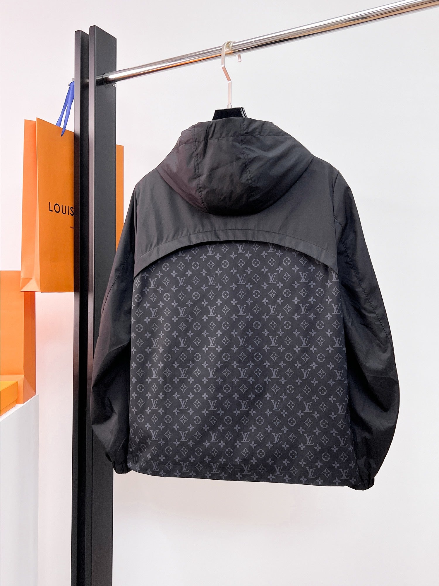 LOUIS VUITTON LV BLACK JACKET 239520