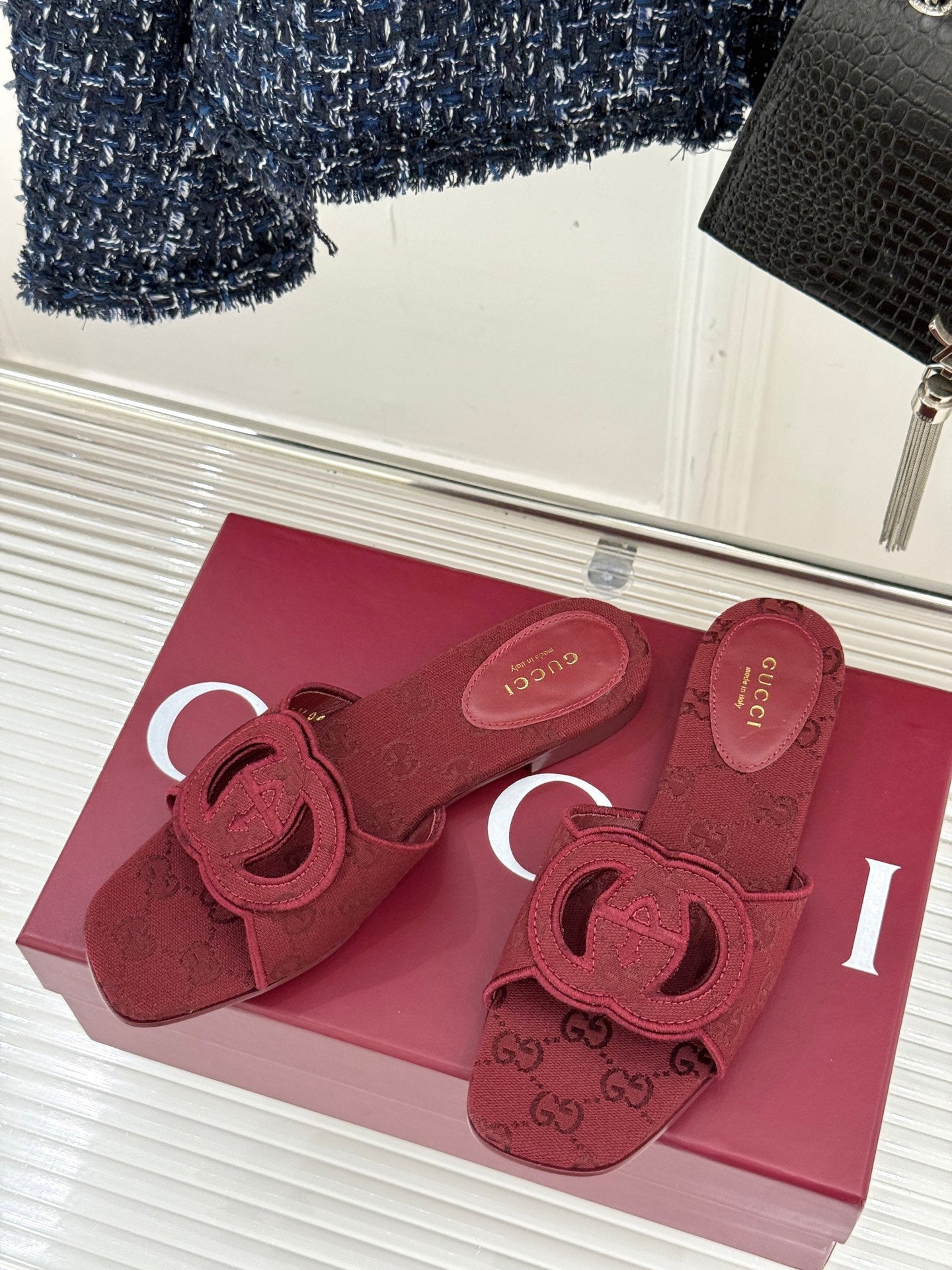 GUCCI SLIDE SANDALS IN RED FABRIC EMBOSSED LOGO STYLE 4