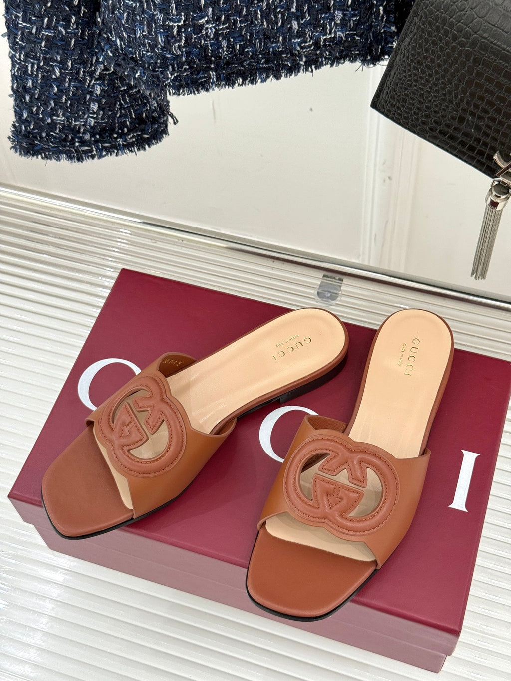 GUCCI SLIDE SANDALS IN BROWN CALFSKIN