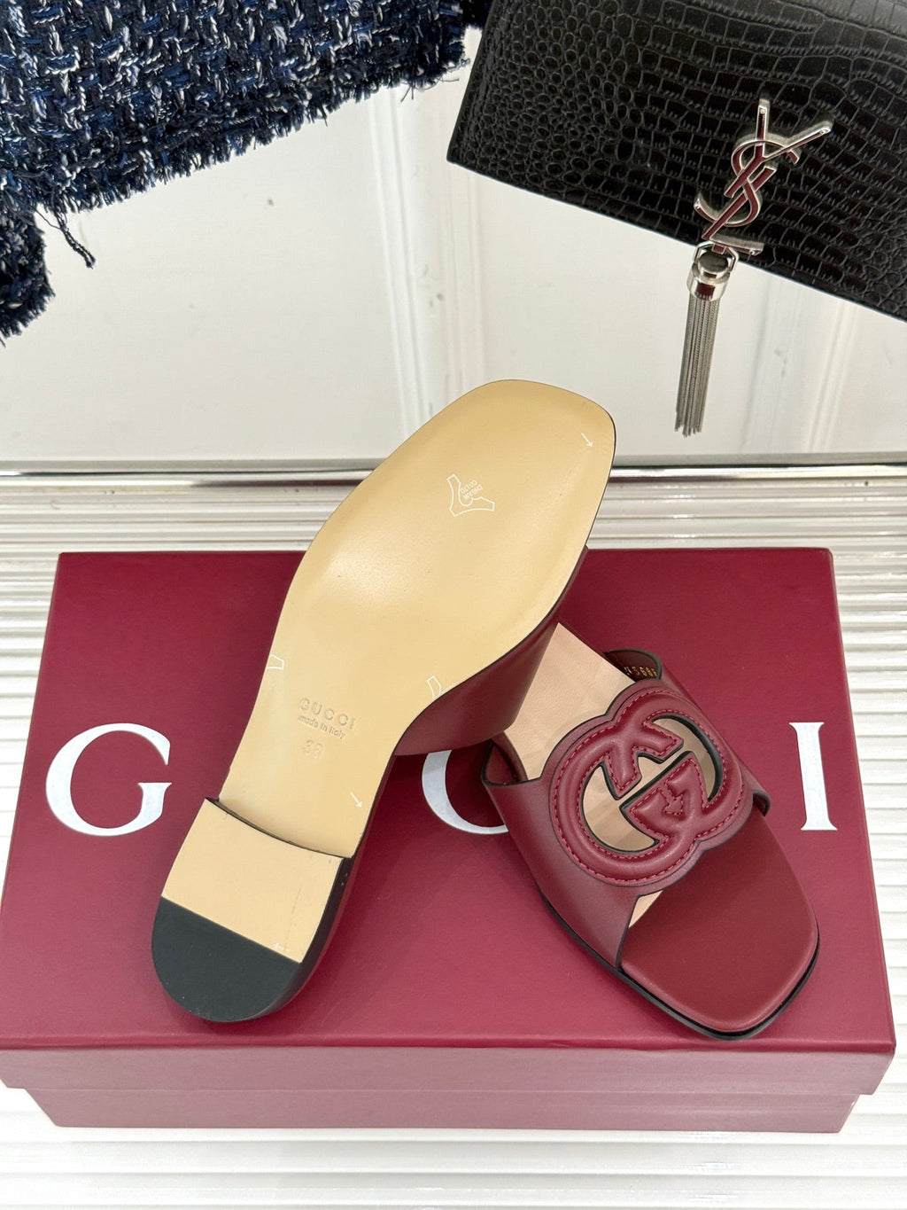 GUCCI SLIDE SANDALS IN RED CALFSKIN