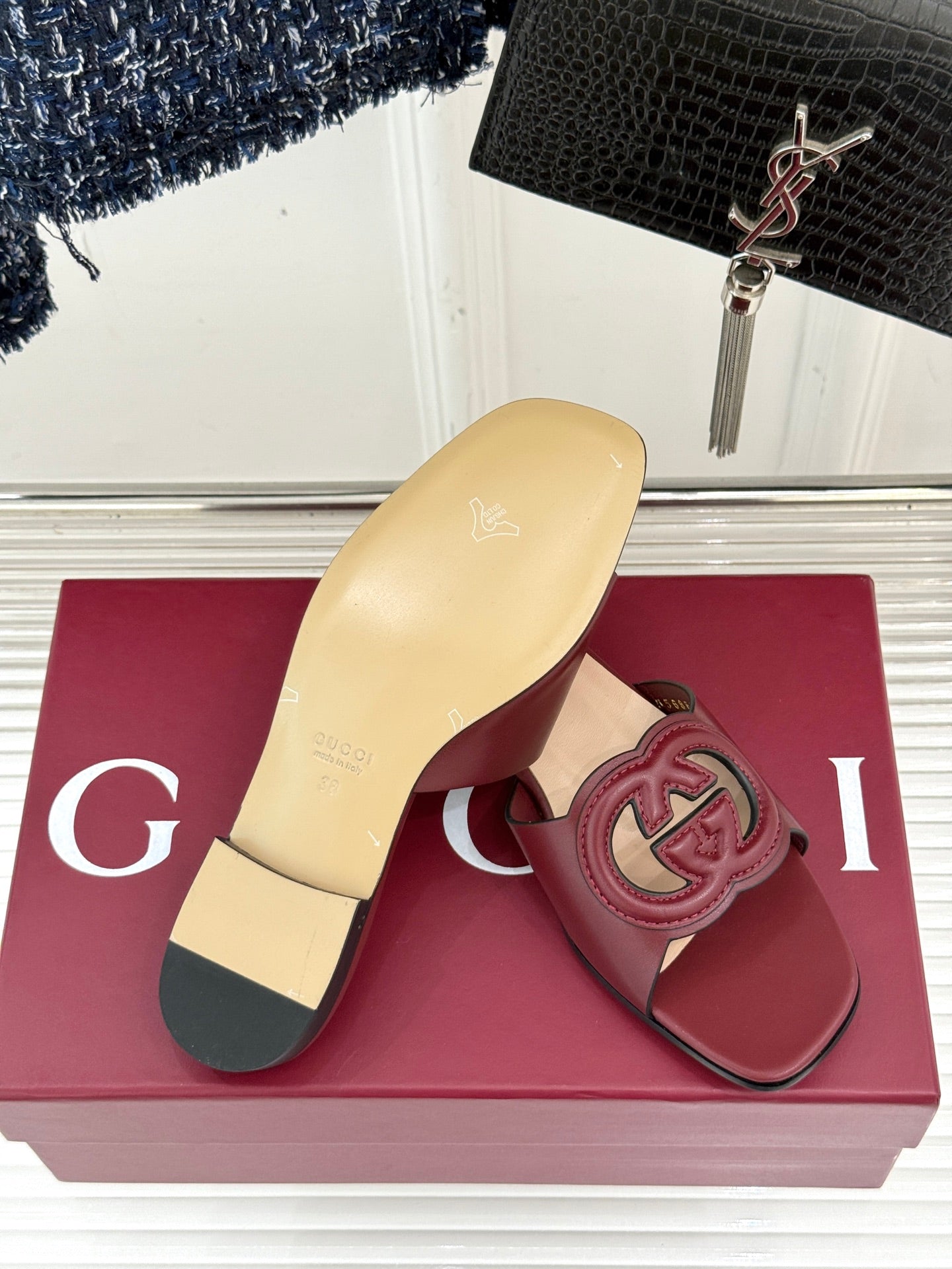 GUCCI SLIDE SANDALS IN RED CALFSKIN