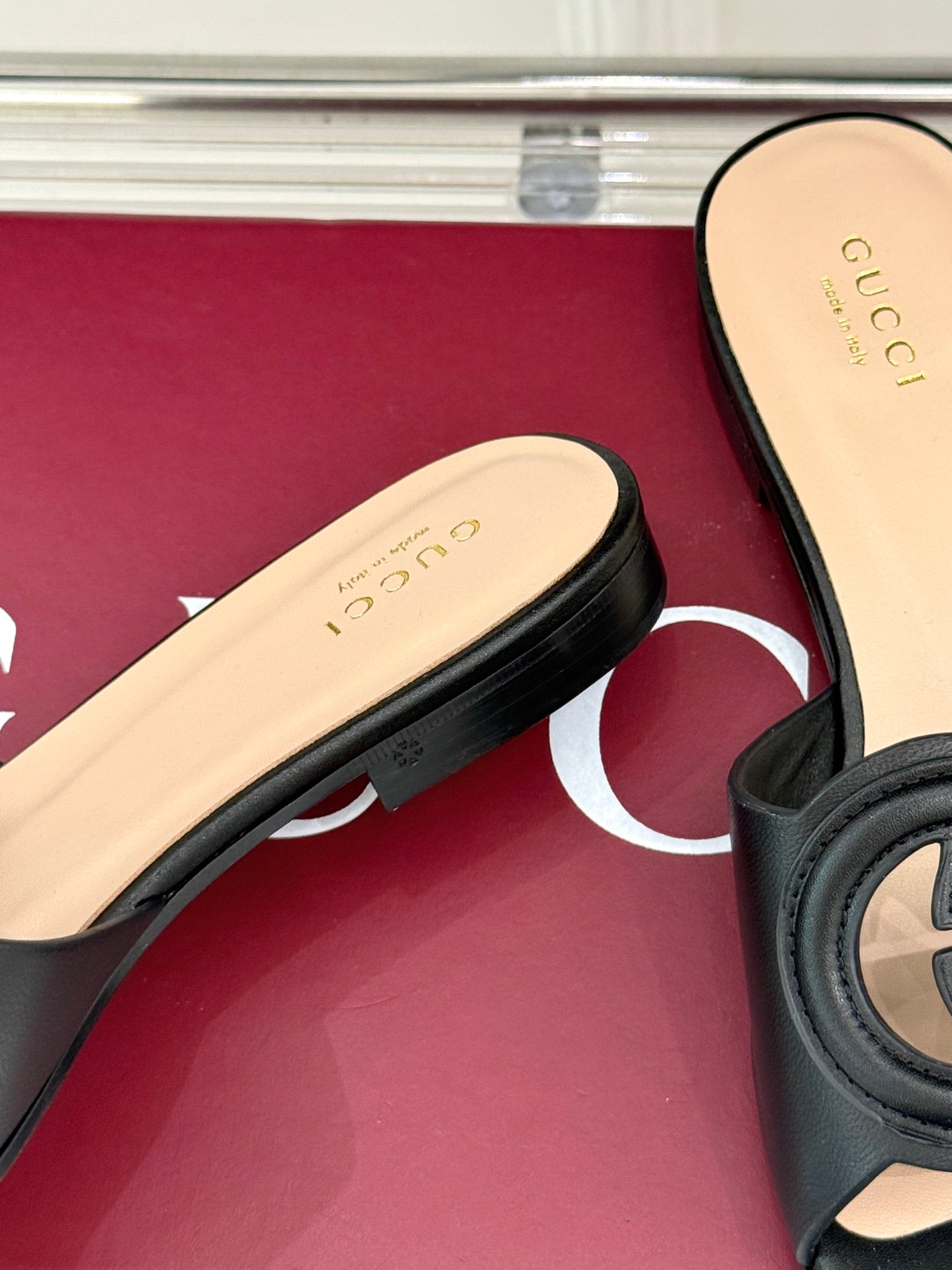 GUCCI SLIDE SANDALS IN BURNT BLACK CALFSKIN
