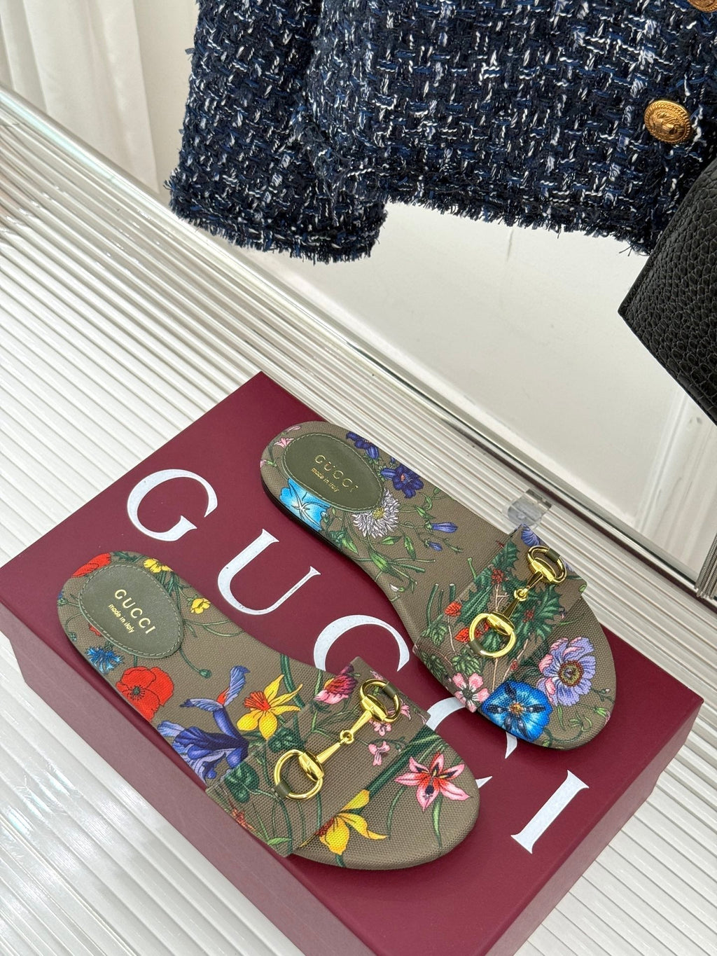 GUCCI SLIDE SANDALS IN WARM BEIGE FABRIC FLORAL AND LEAF PRINT