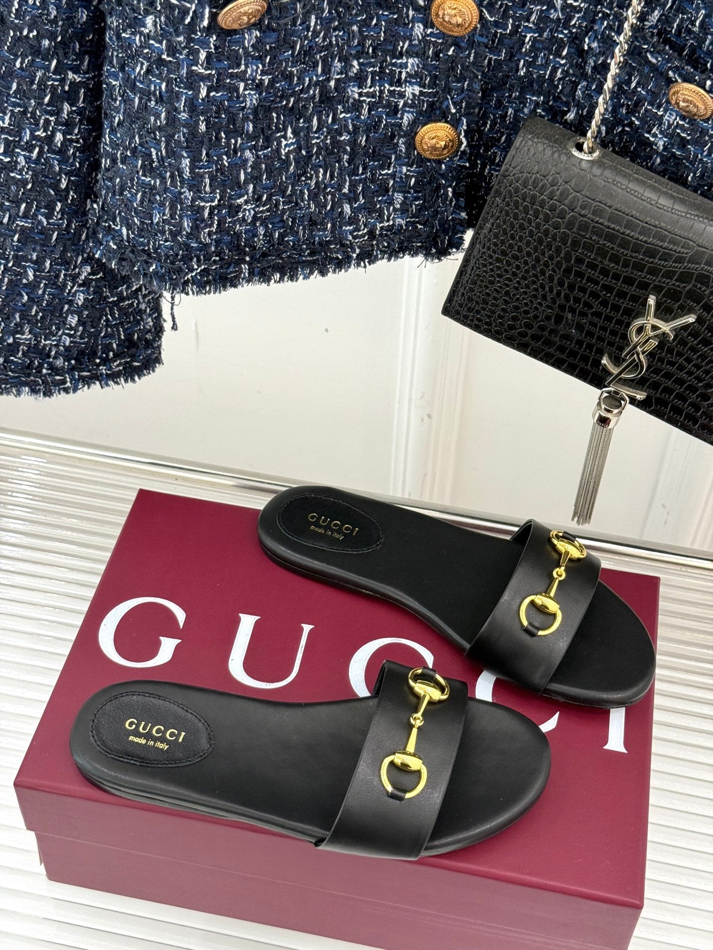GUCCI SLIDE SANDALS IN BLACK CALFSKIN WITH GOLD HARDWARE