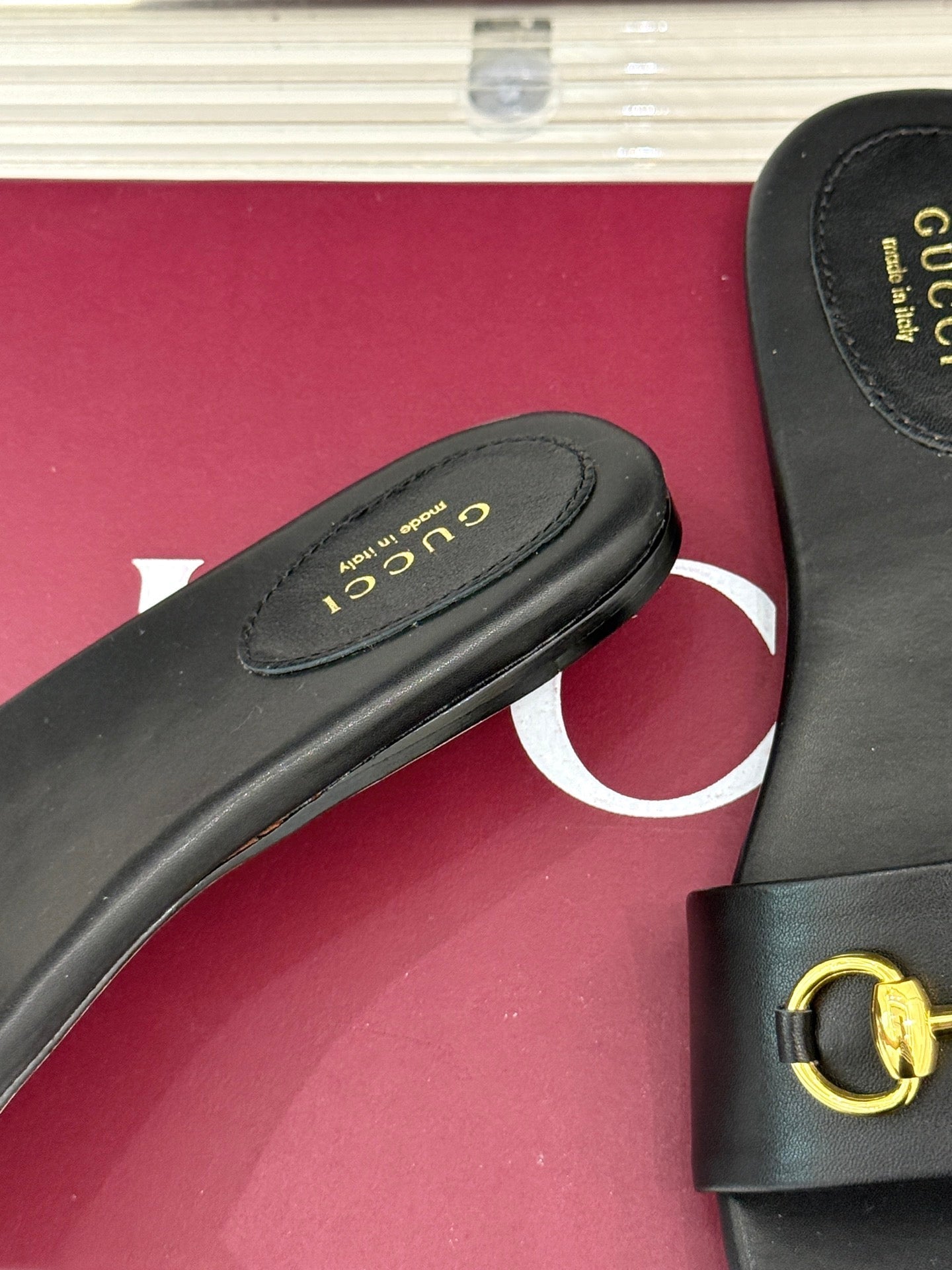 GUCCI SLIDE SANDALS IN BLACK CALFSKIN WITH GOLD HARDWARE