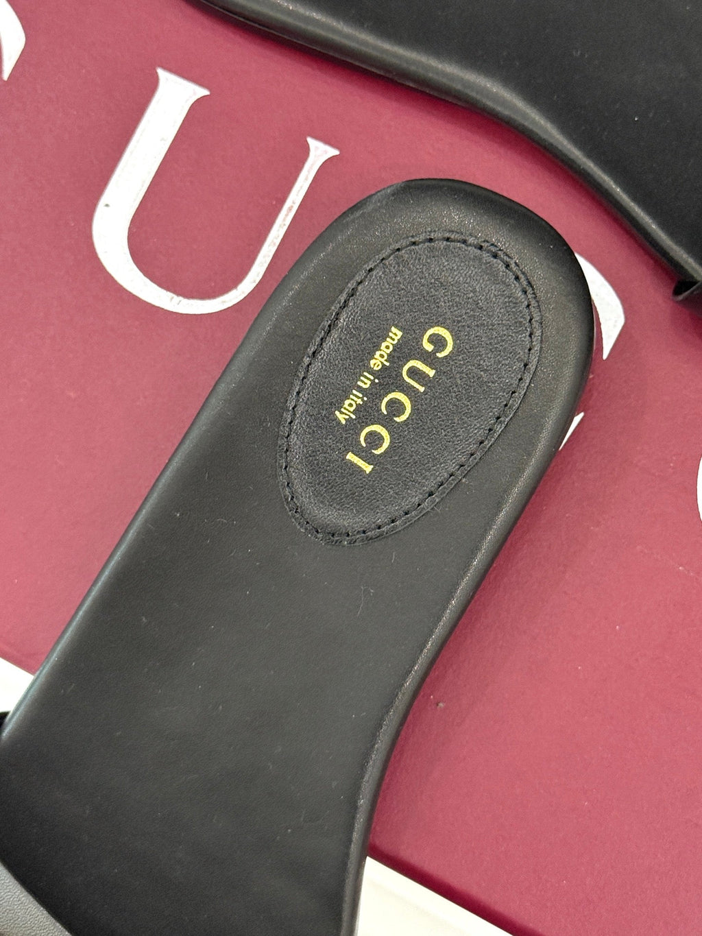 GUCCI SLIDE SANDALS IN BLACK CALFSKIN WITH GOLD HARDWARE