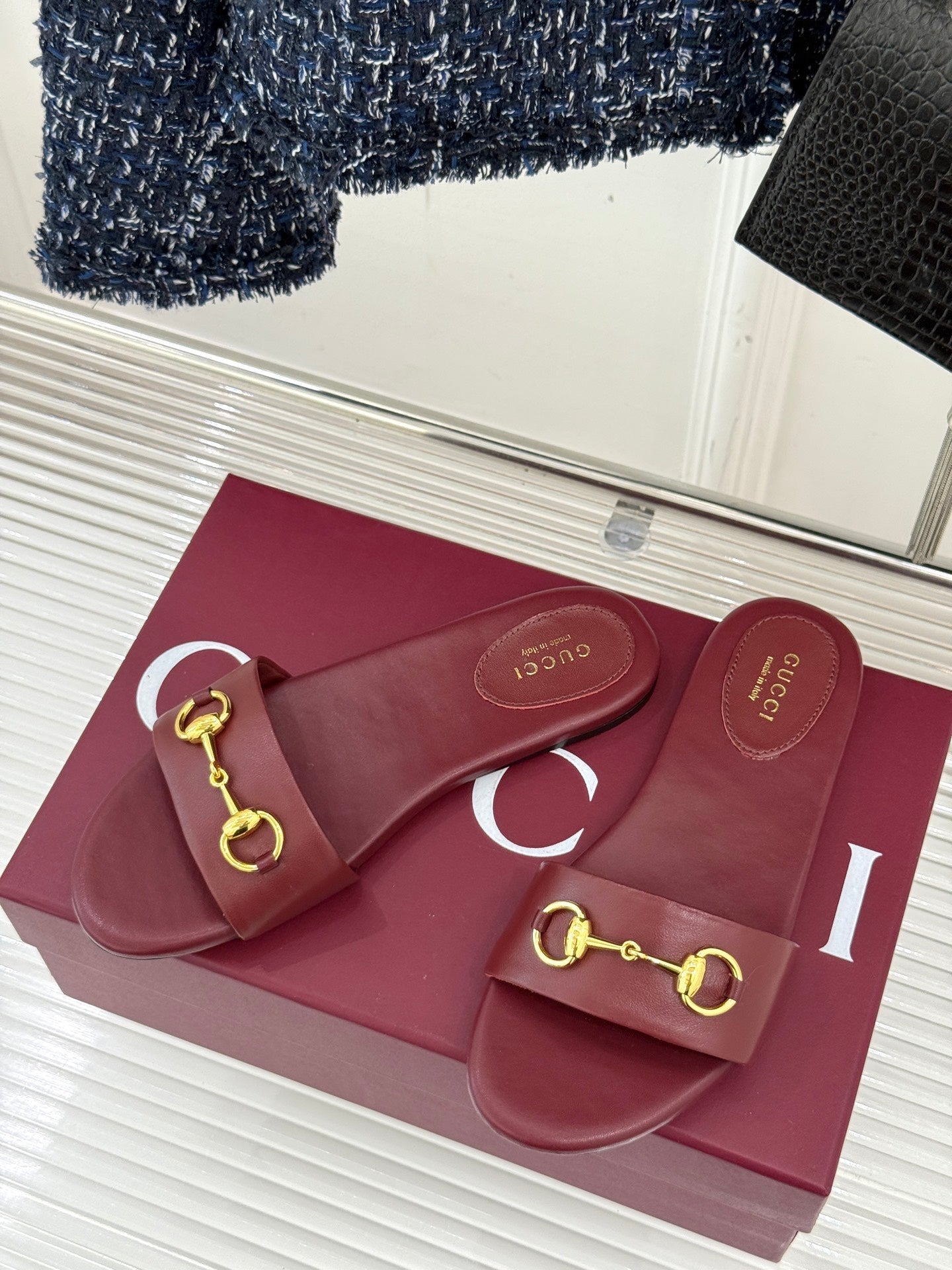 GUCCI SLIDE SANDALS IN RED CALFSKIN WITH GOLD HARDWARE