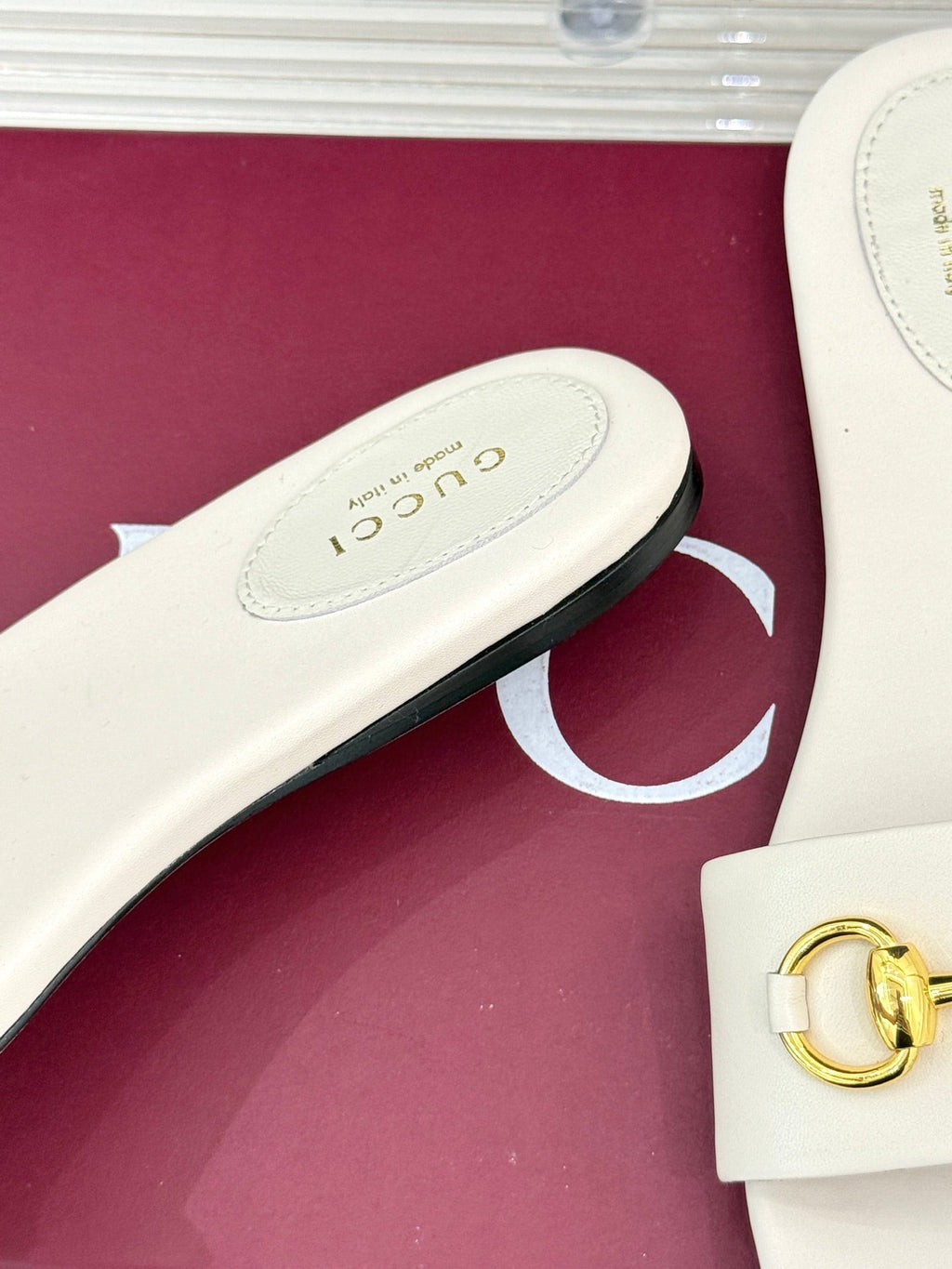 GUCCI SLIDE SANDALS IN WHITE CALFSKIN WITH GOLD HARDWARE