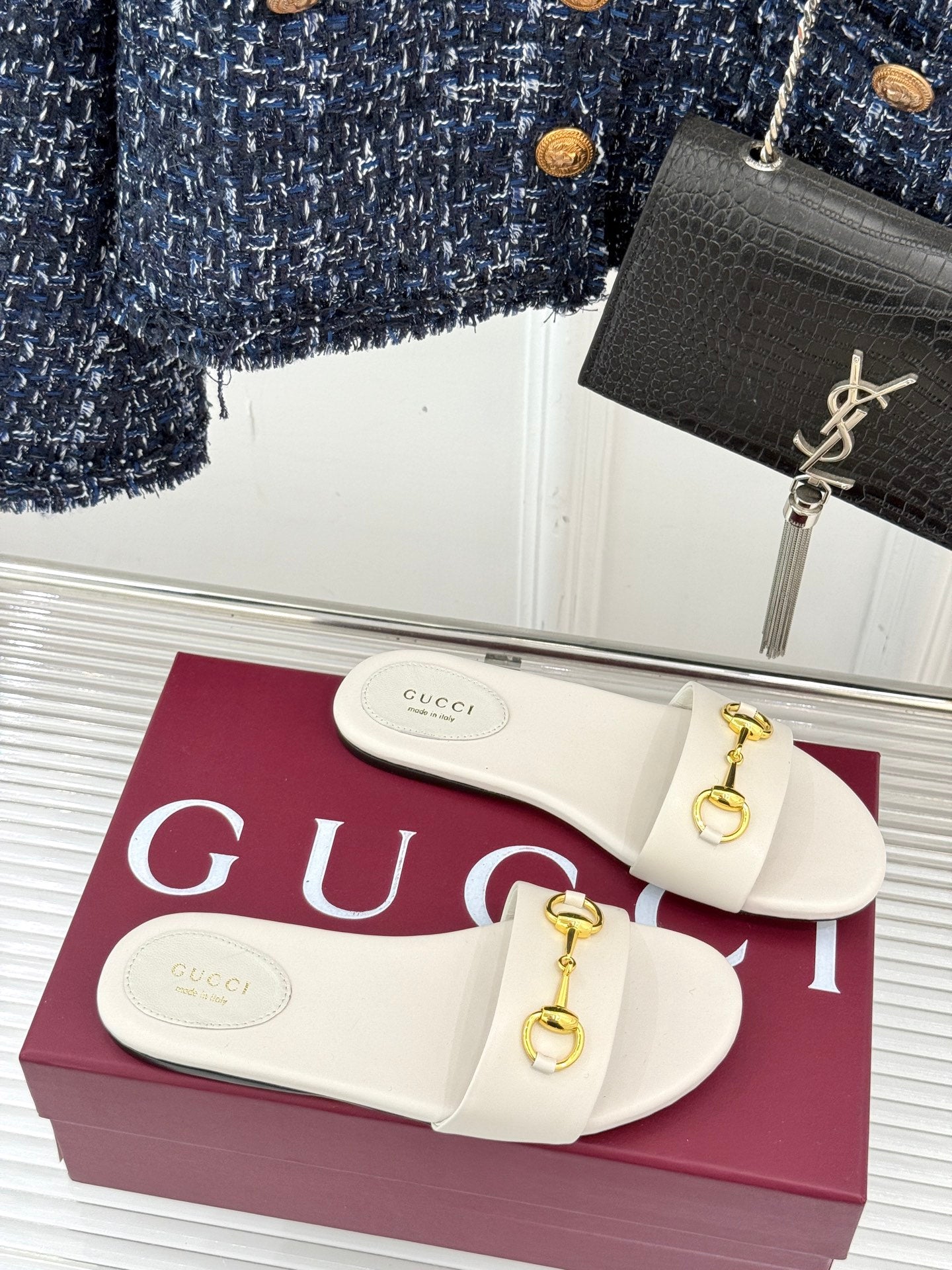 GUCCI SLIDE SANDALS IN WHITE CALFSKIN WITH GOLD HARDWARE