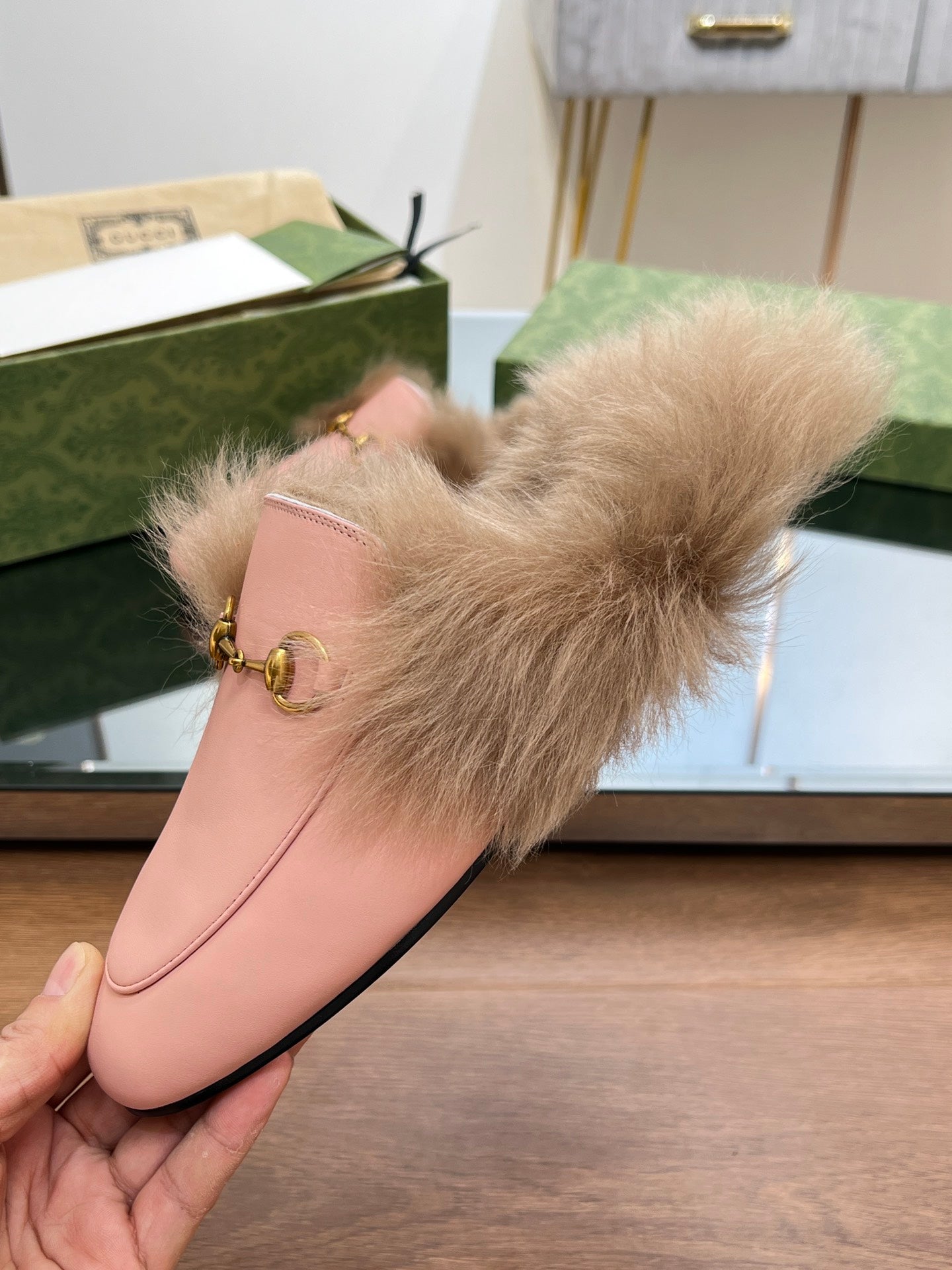 GUCCI HORSEBIT MULE IN LIGHT PINK CALFSKIN AND LAMB WOOL LINING